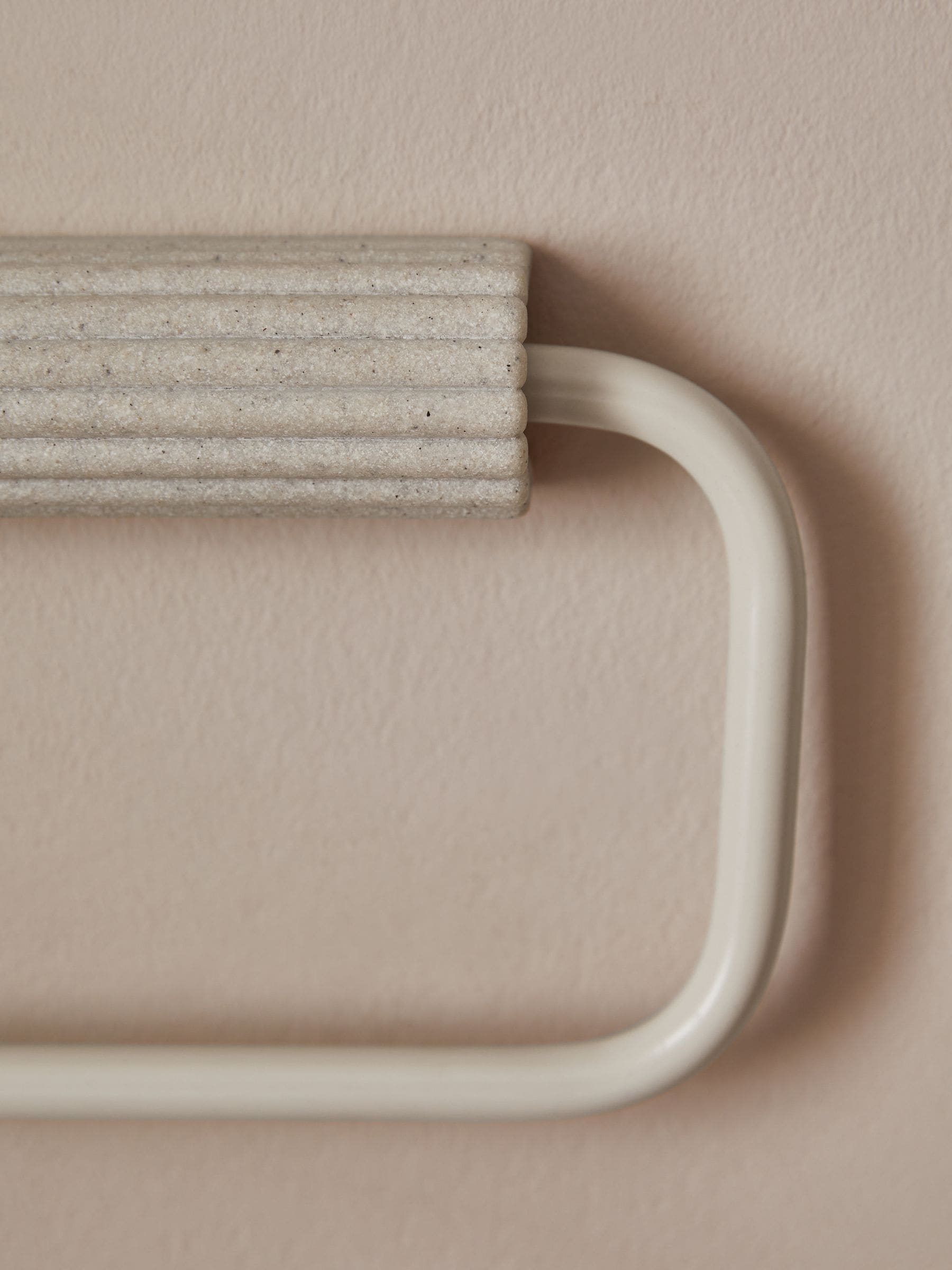 Handdoekrail met ribstructuur