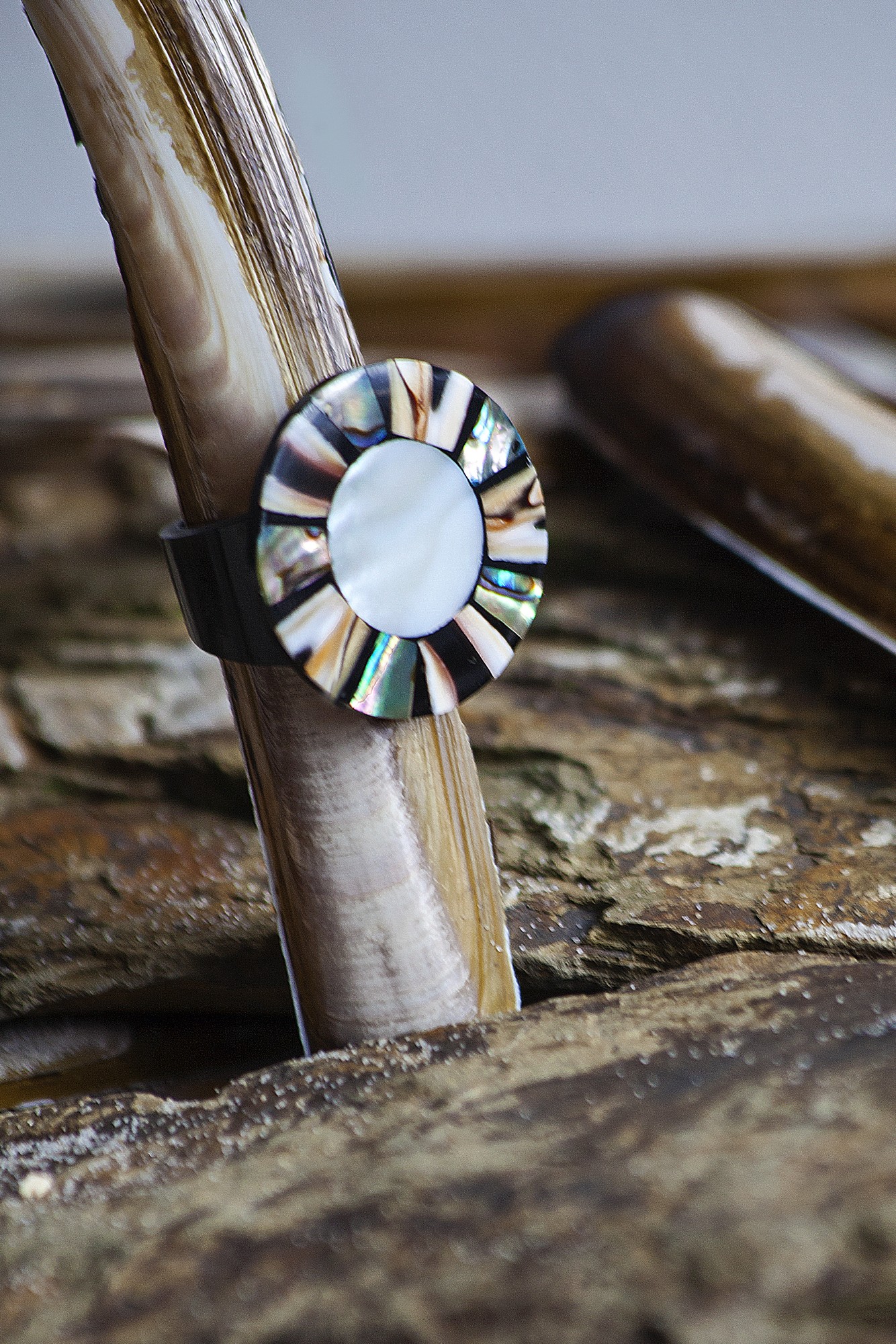 Ring aus Holz und Perlmutt, multicolor, Ø 3 cm günstig bestellen