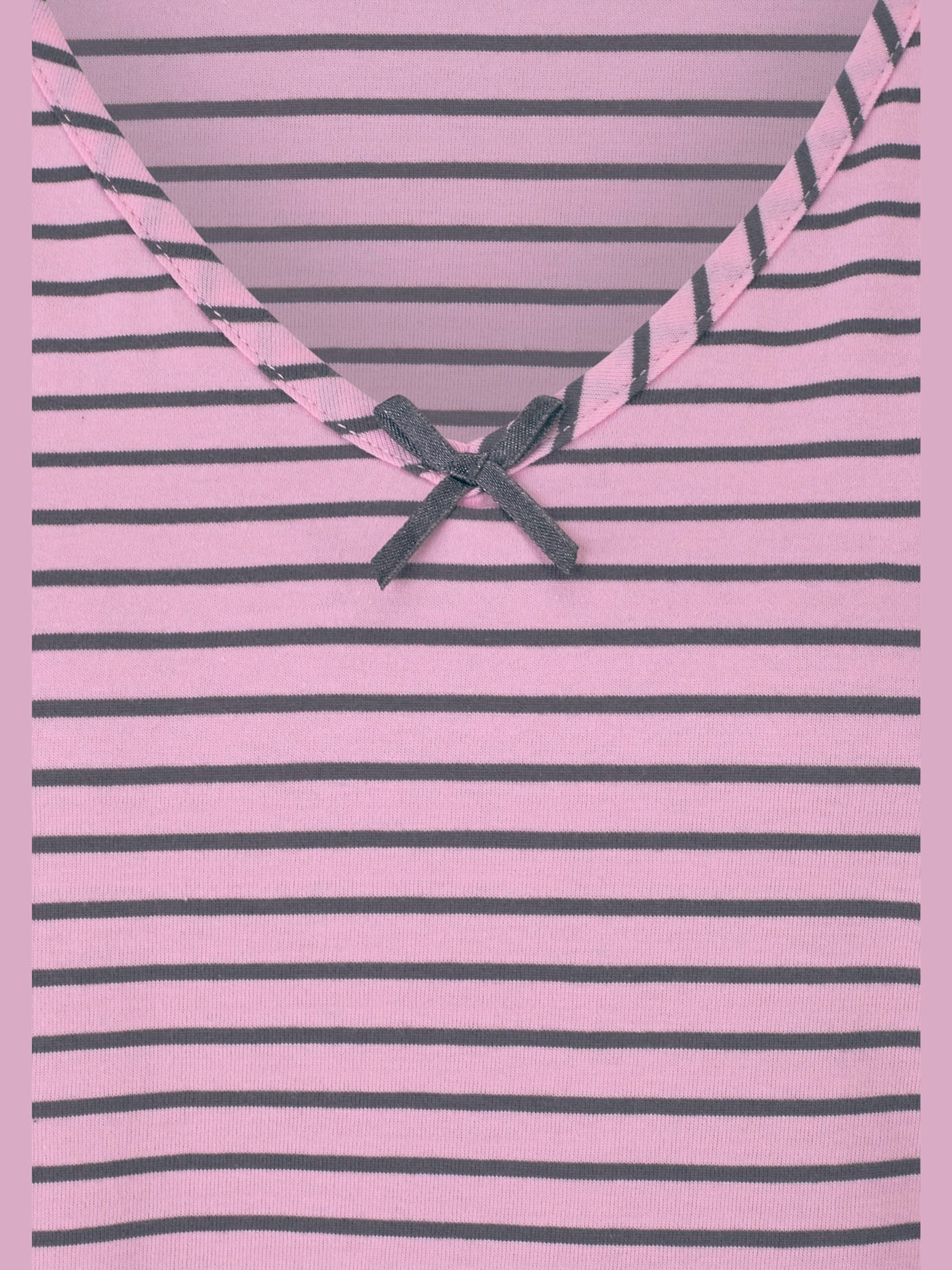 Chemise de nuit coupe courte et rayures tendance
