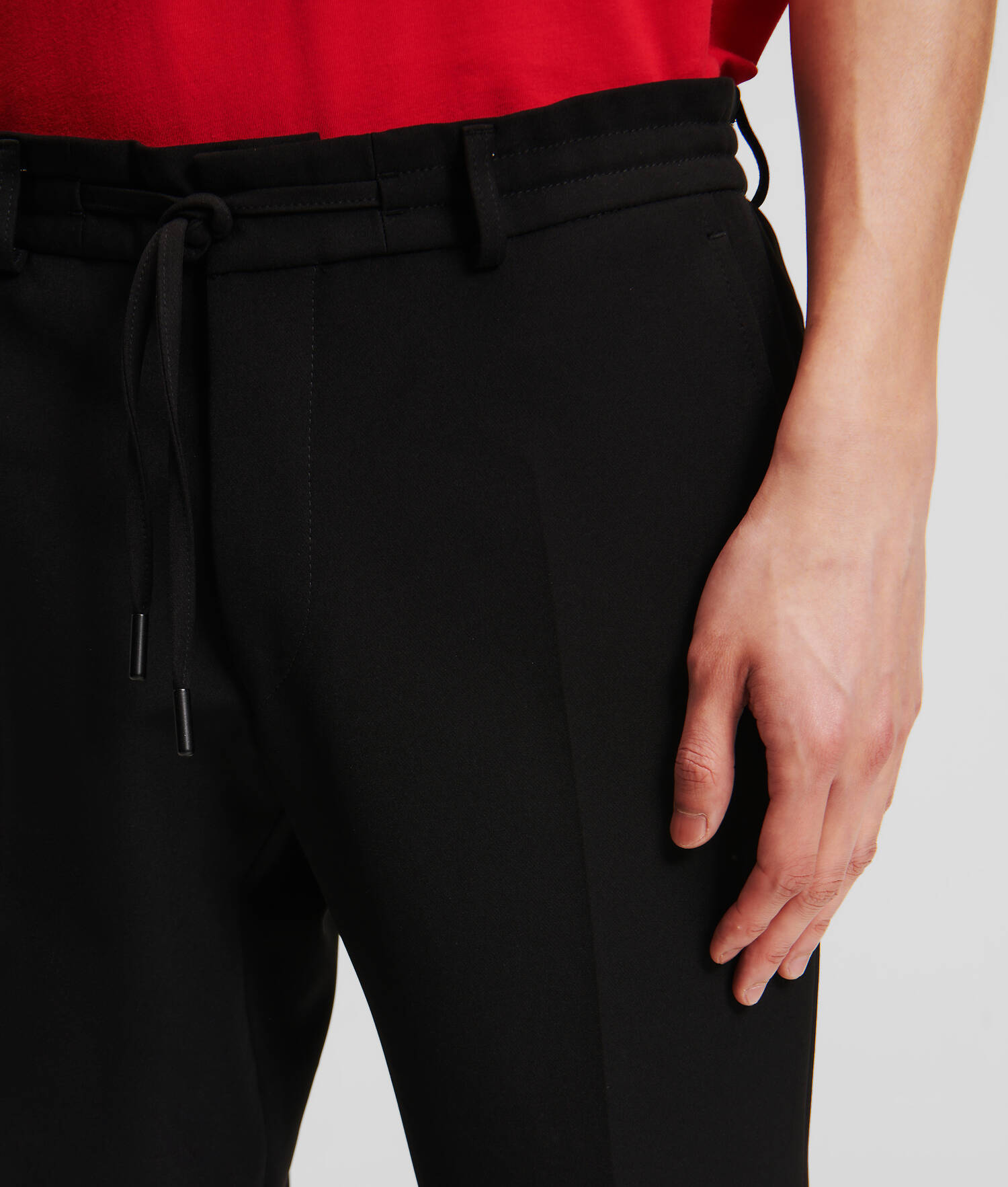 PANTALON AVEC CORDON DE SERRAGE