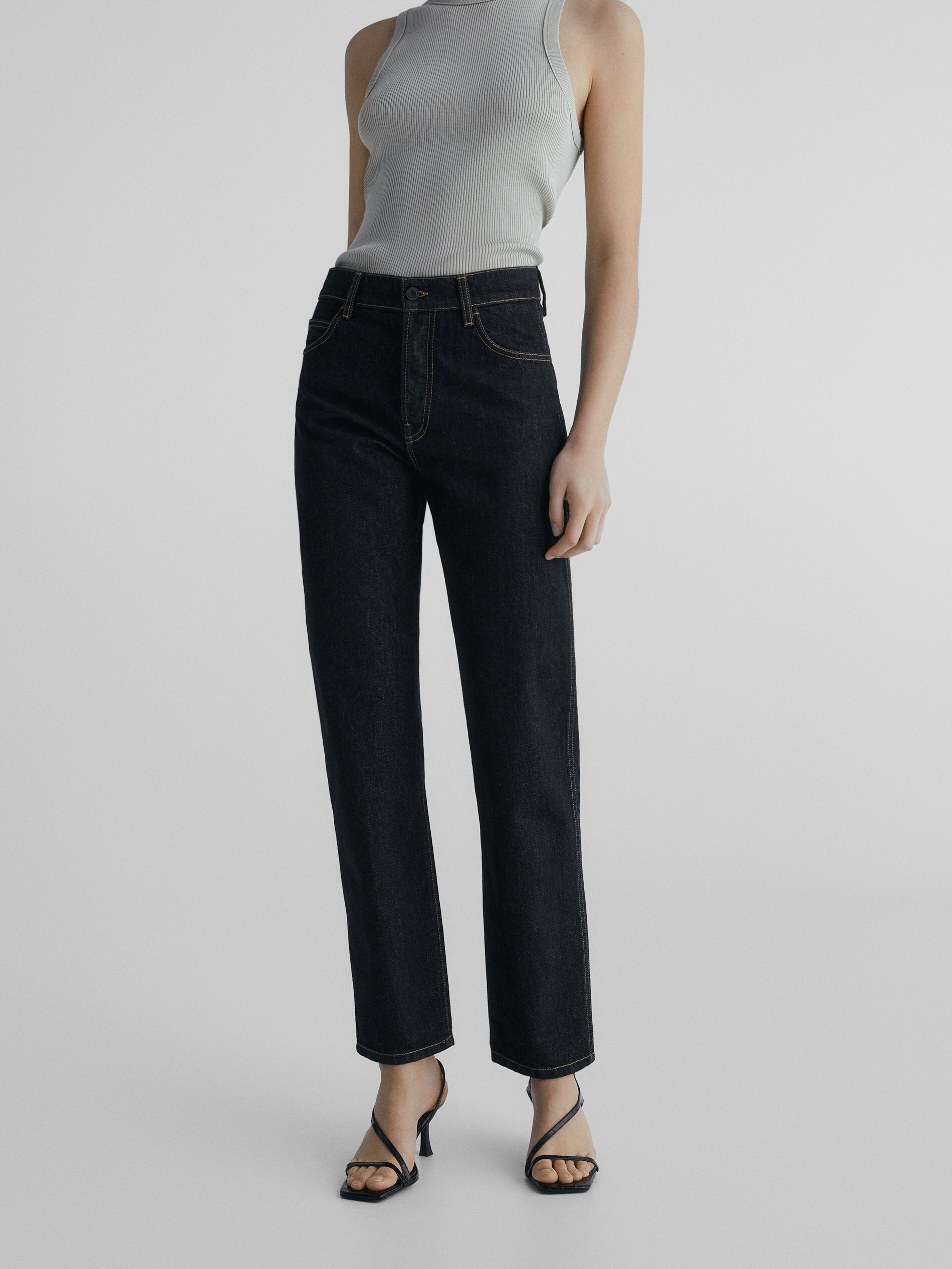Calça jeans slim fit de cintura alta - PRETA