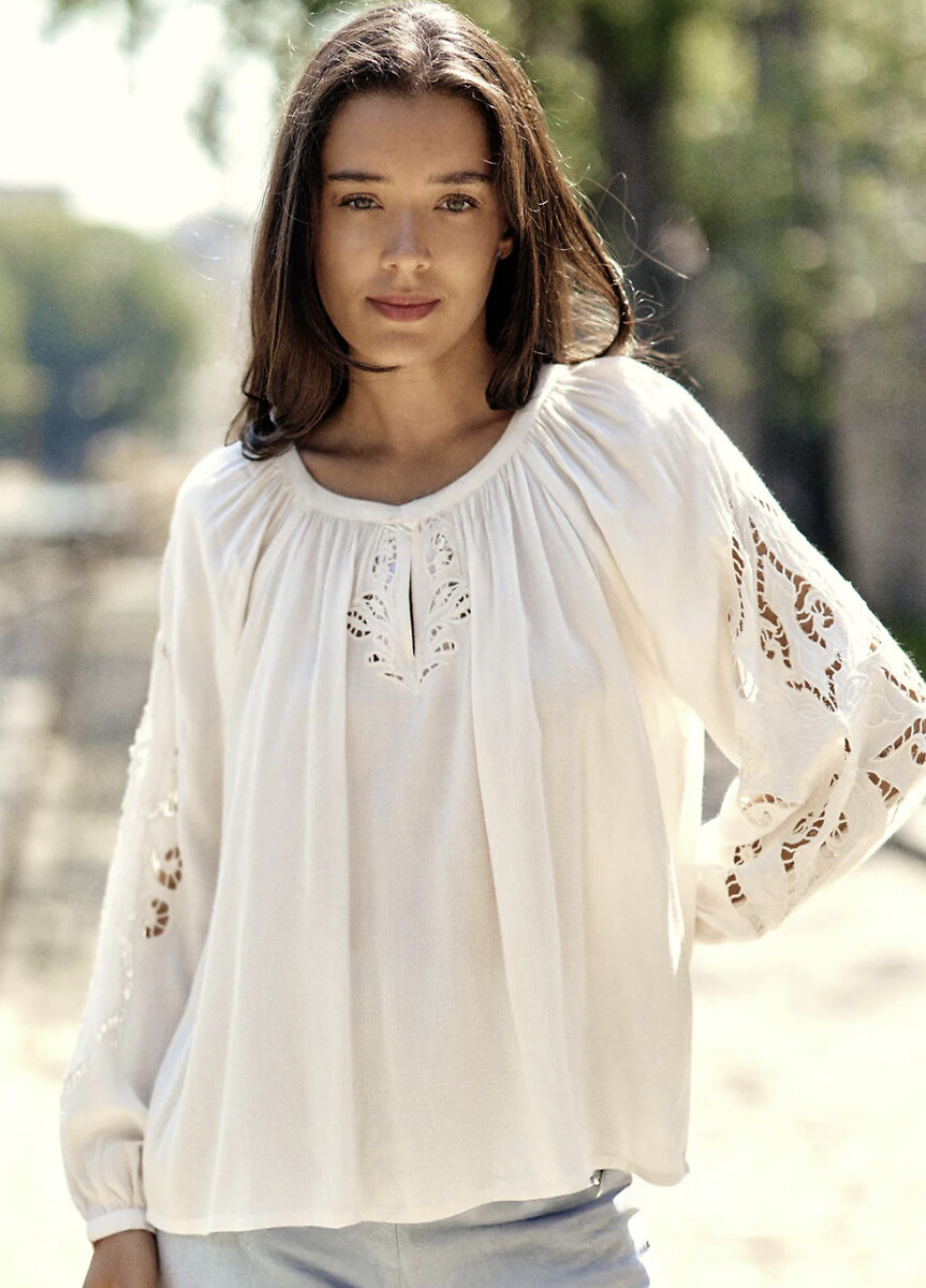 LA PETITE ETOILE<br>Blusa larga bordada, BARY