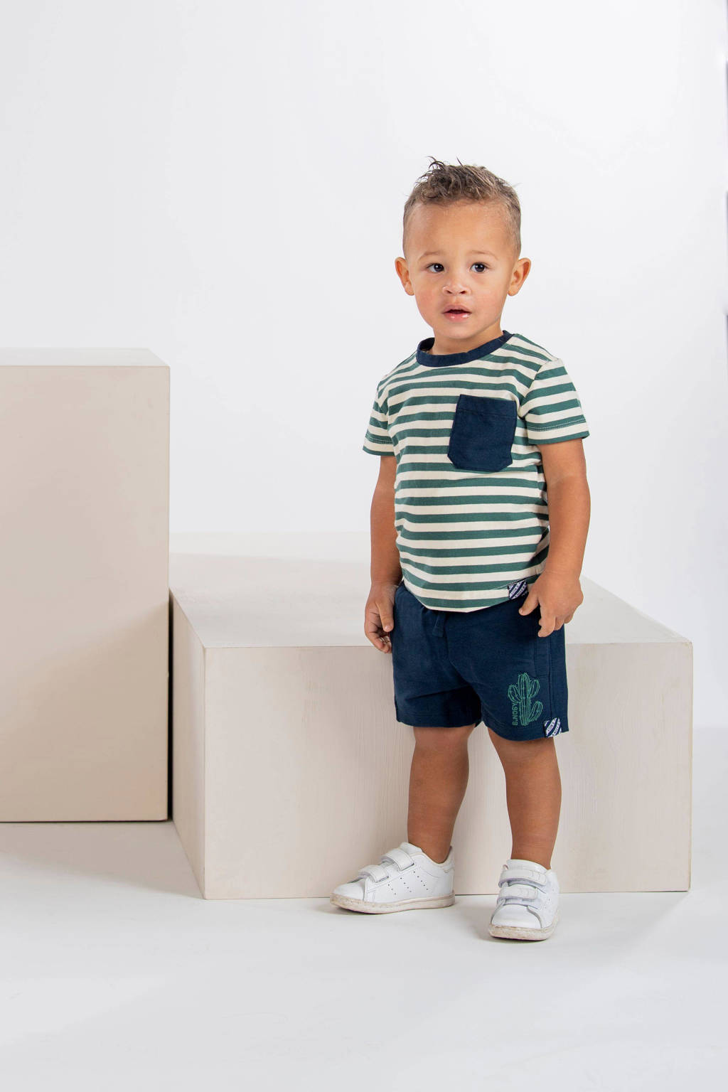 B.Nosy sweatshort Garret met printopdruk donkerblauw