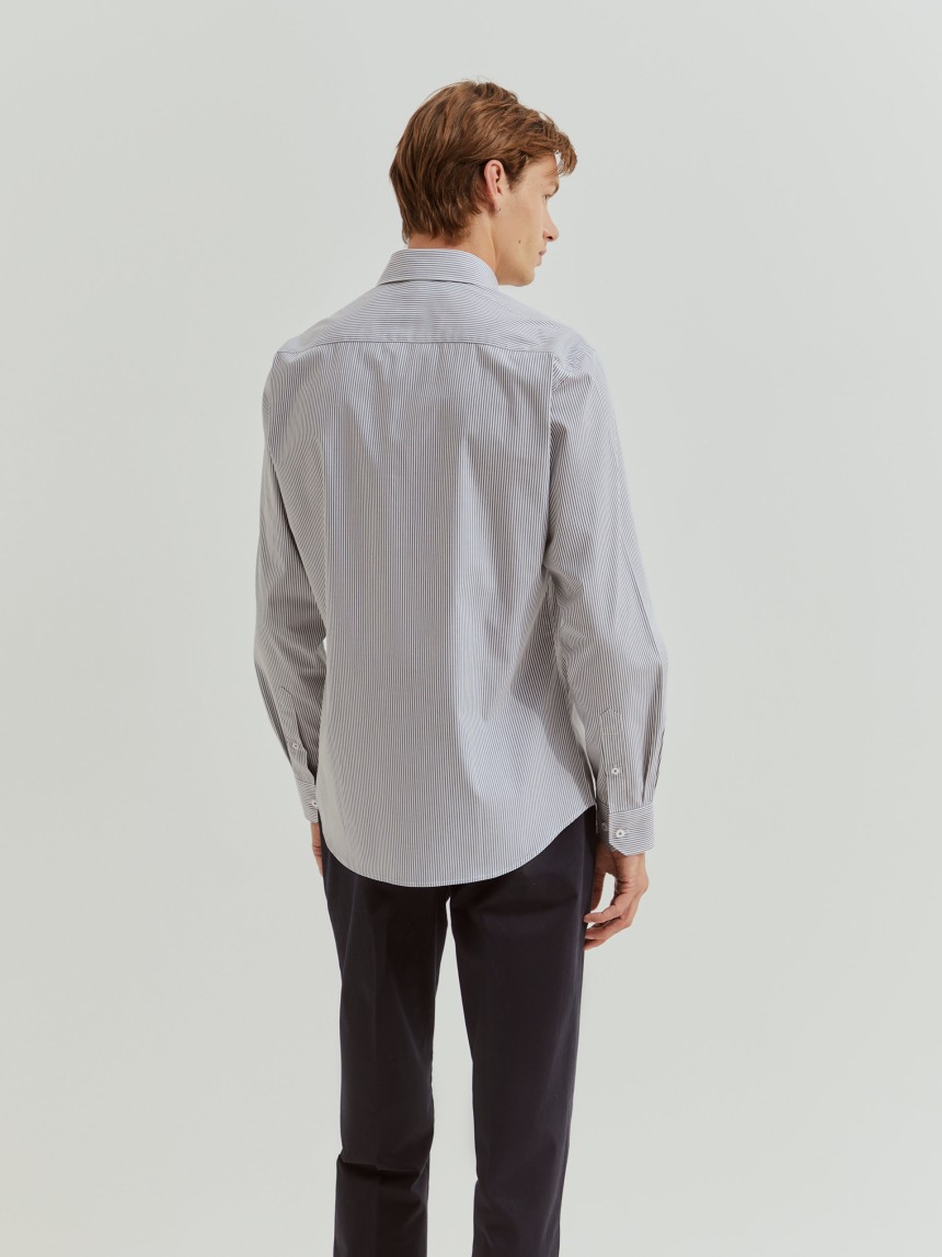 Camisa slim fit de algodão às riscas