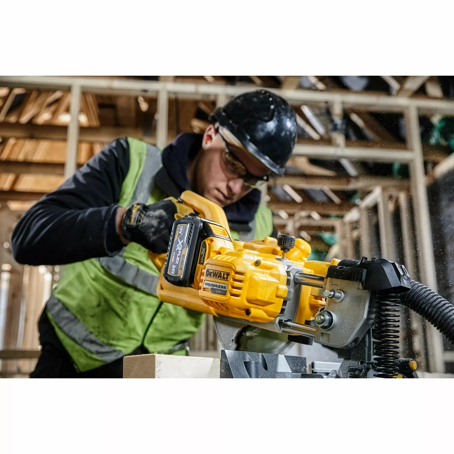DeWALT DCS777N 18V/54V XR FlexVolt Li-Ion Accu afkort- en verstekzaagmachine body - 216 x 30mm - koolborstelloos