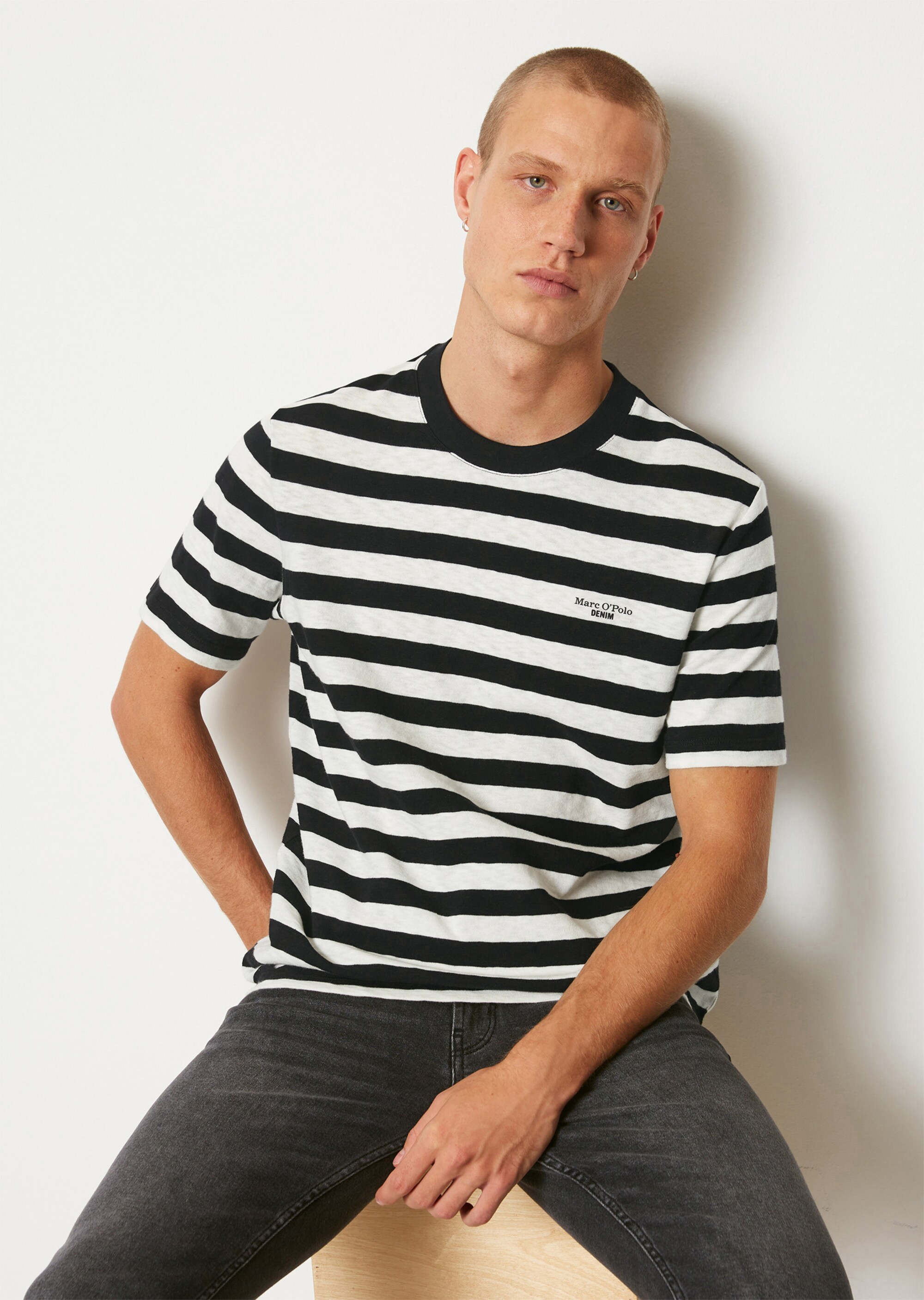 T-Shirtregular aus gestreifter Bio-Baumwolle