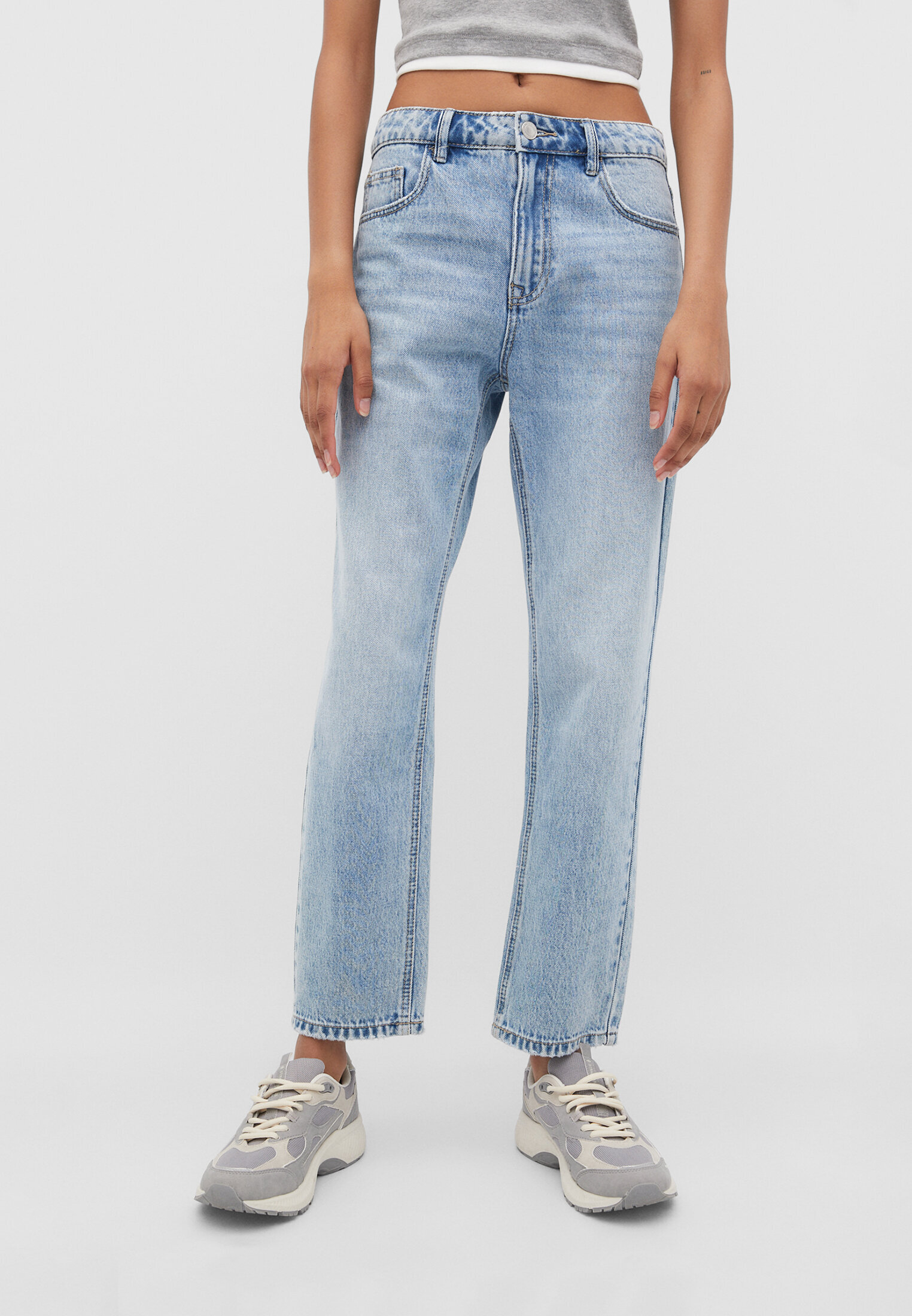 Calça jeans mom de cintura média