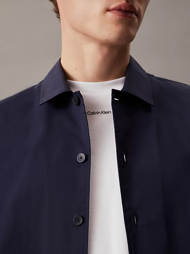 Camisa quadrada de cetim elástico