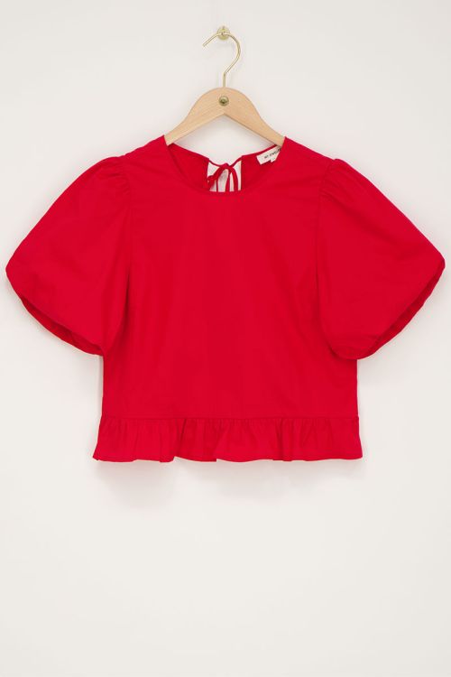Rode blouse met pofmouwen en strikjes aan achterzijde