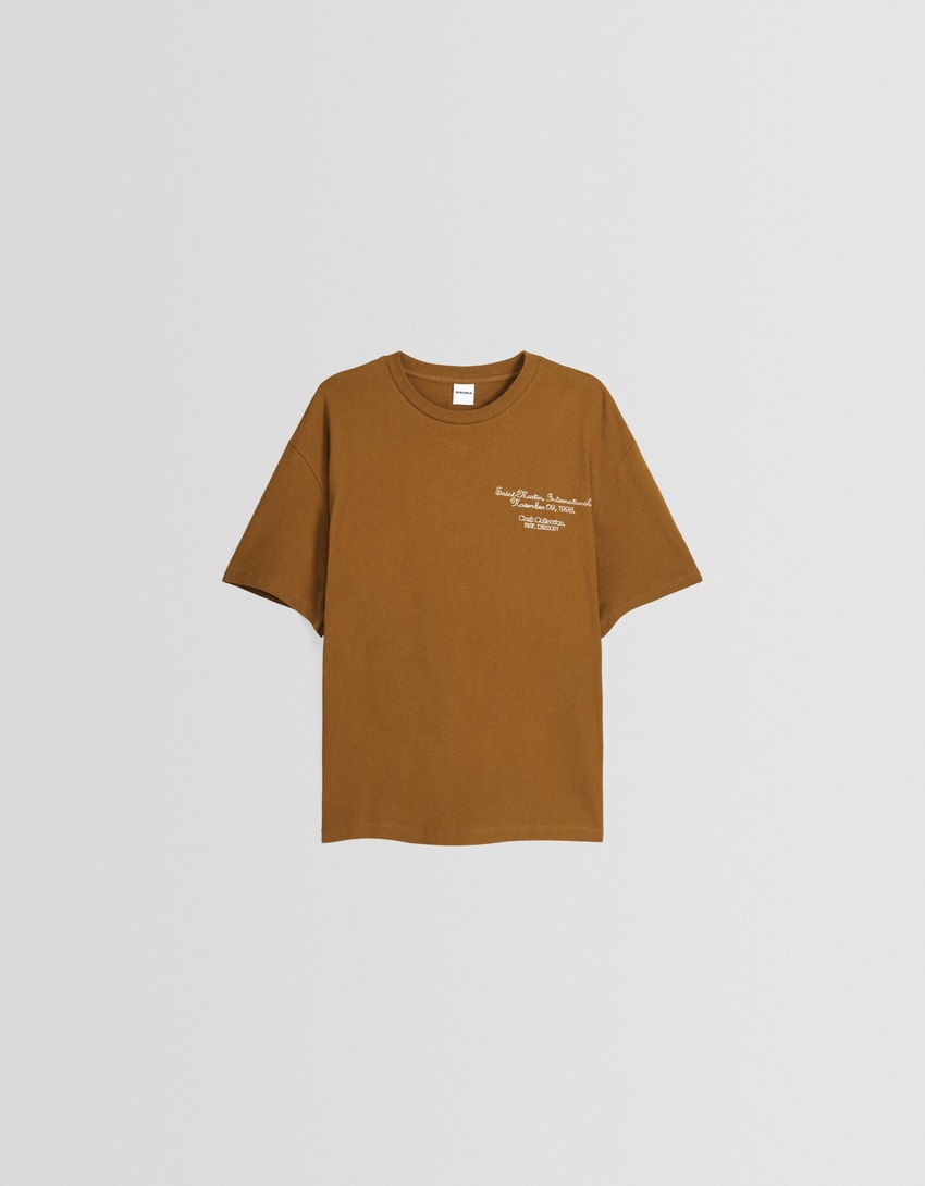 Camiseta de manga curta com estampa e modelagem quadrada
