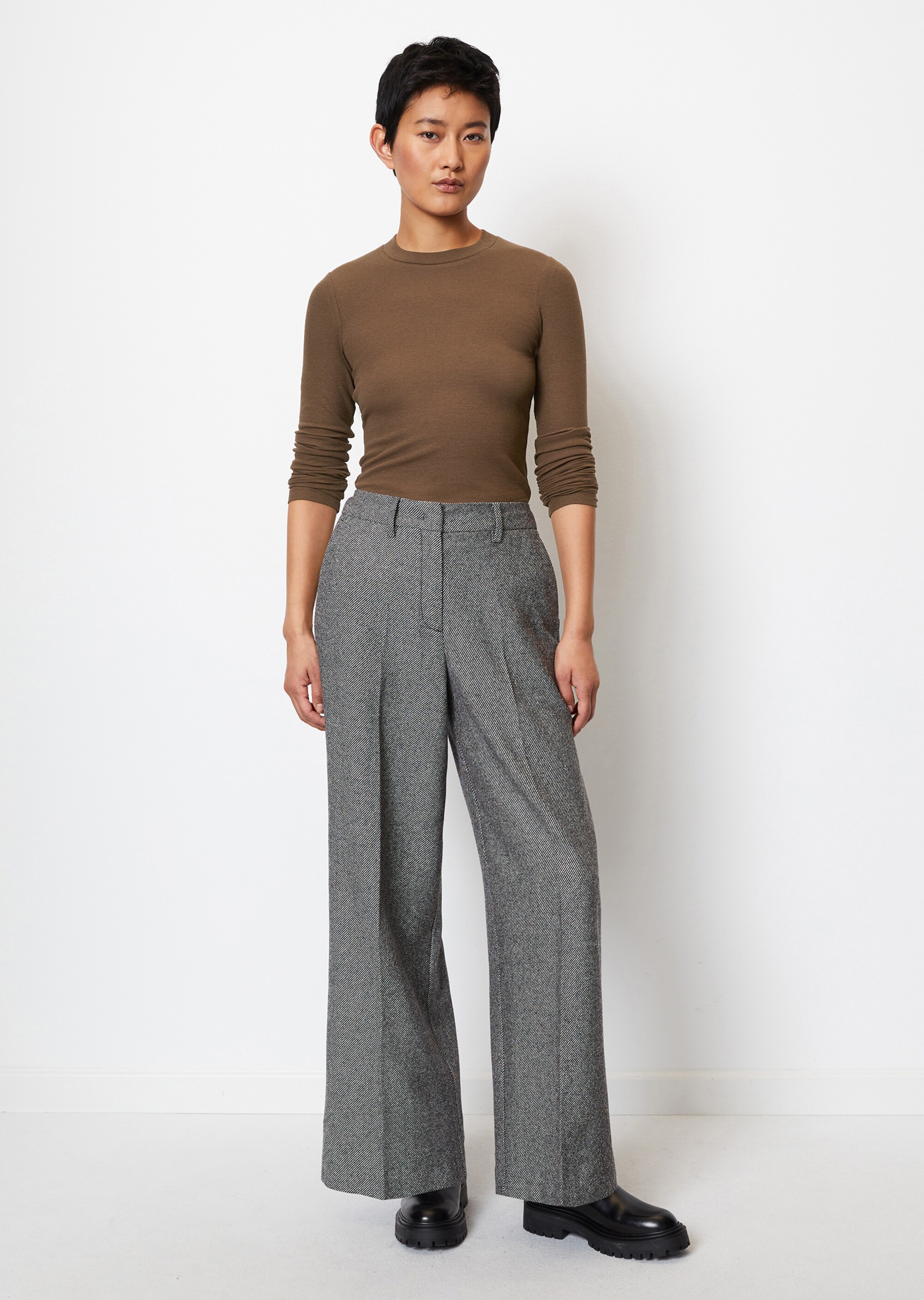 Rundhals-Longsleeve regularaus soft geripptem Jersey