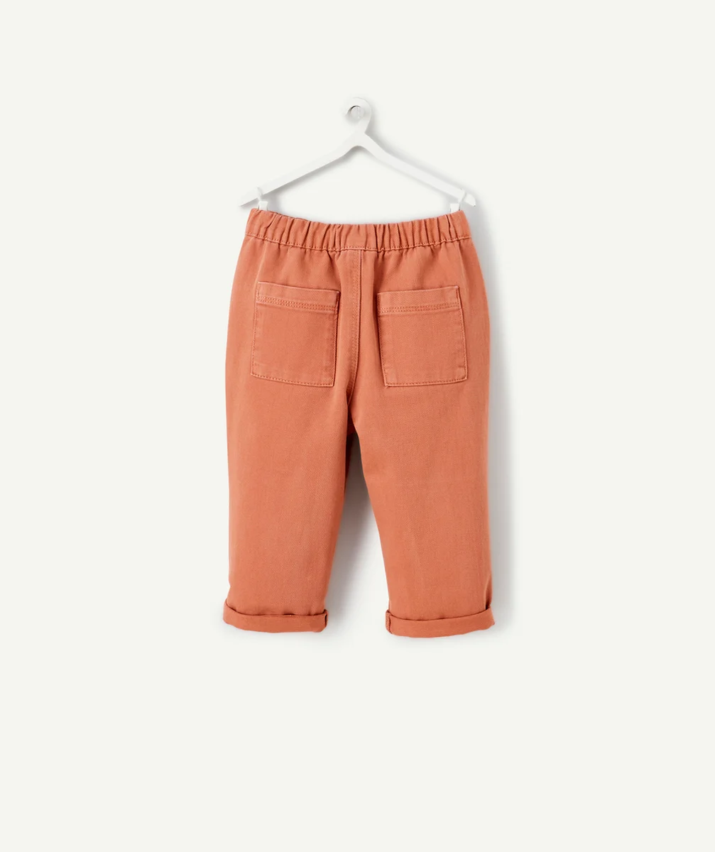 PANTALON RELAX BÉBÉ GARÇON EN FIBRES RECYCLÉES ROSE AVEC PATCH