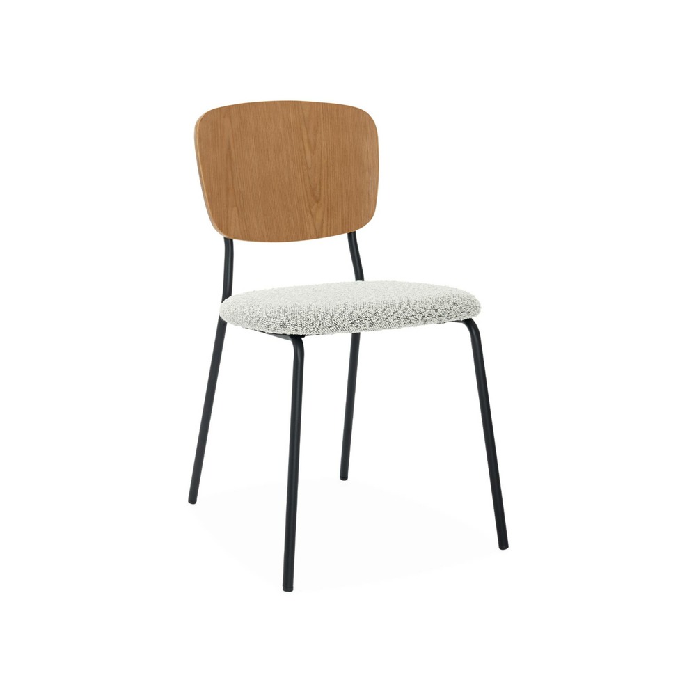 Lot de 2 chaises assise bouclette texturée blanche. Dossier bois de peuplier courbé. Pieds en métal noir mat