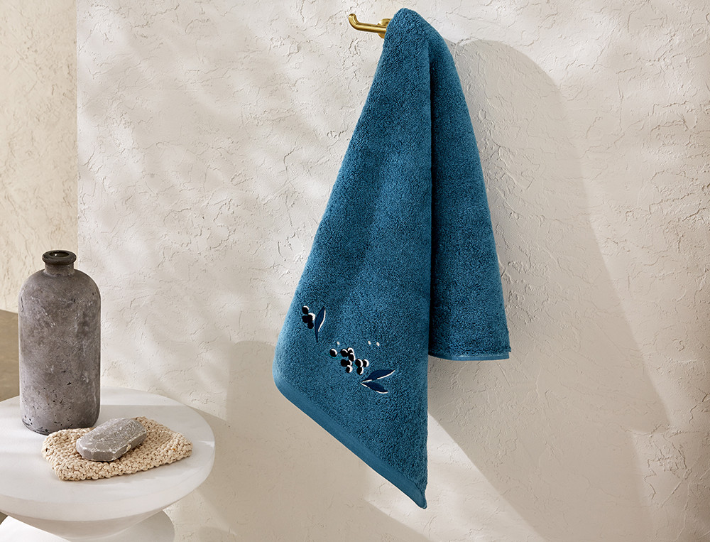 Serviette de bain brodée-Baies célestes brodé