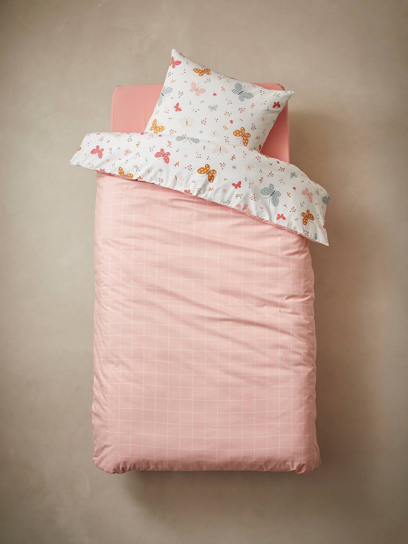 Conjunto de capa de edredom e fronha infantil com estampa de borboletas, modelo Basics Medium Pink Print.