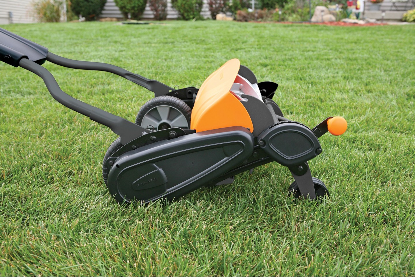Fiskars - StaySharp Max Håndplæneklipper + Græsopsamler
