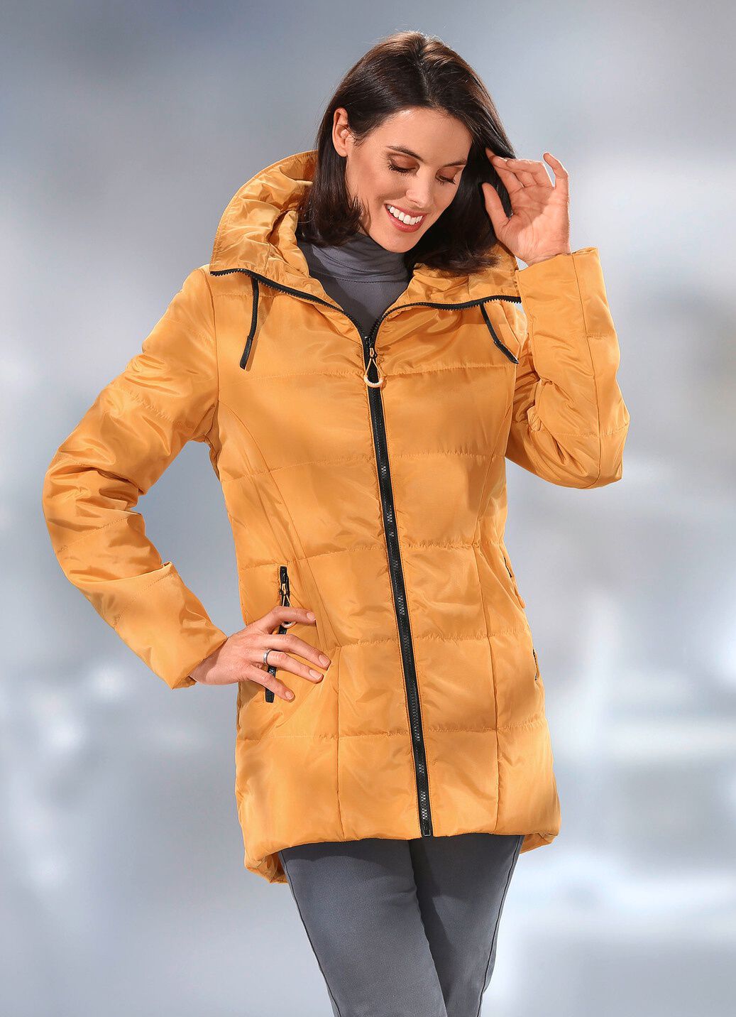 Longjacke mit fester Kapuze