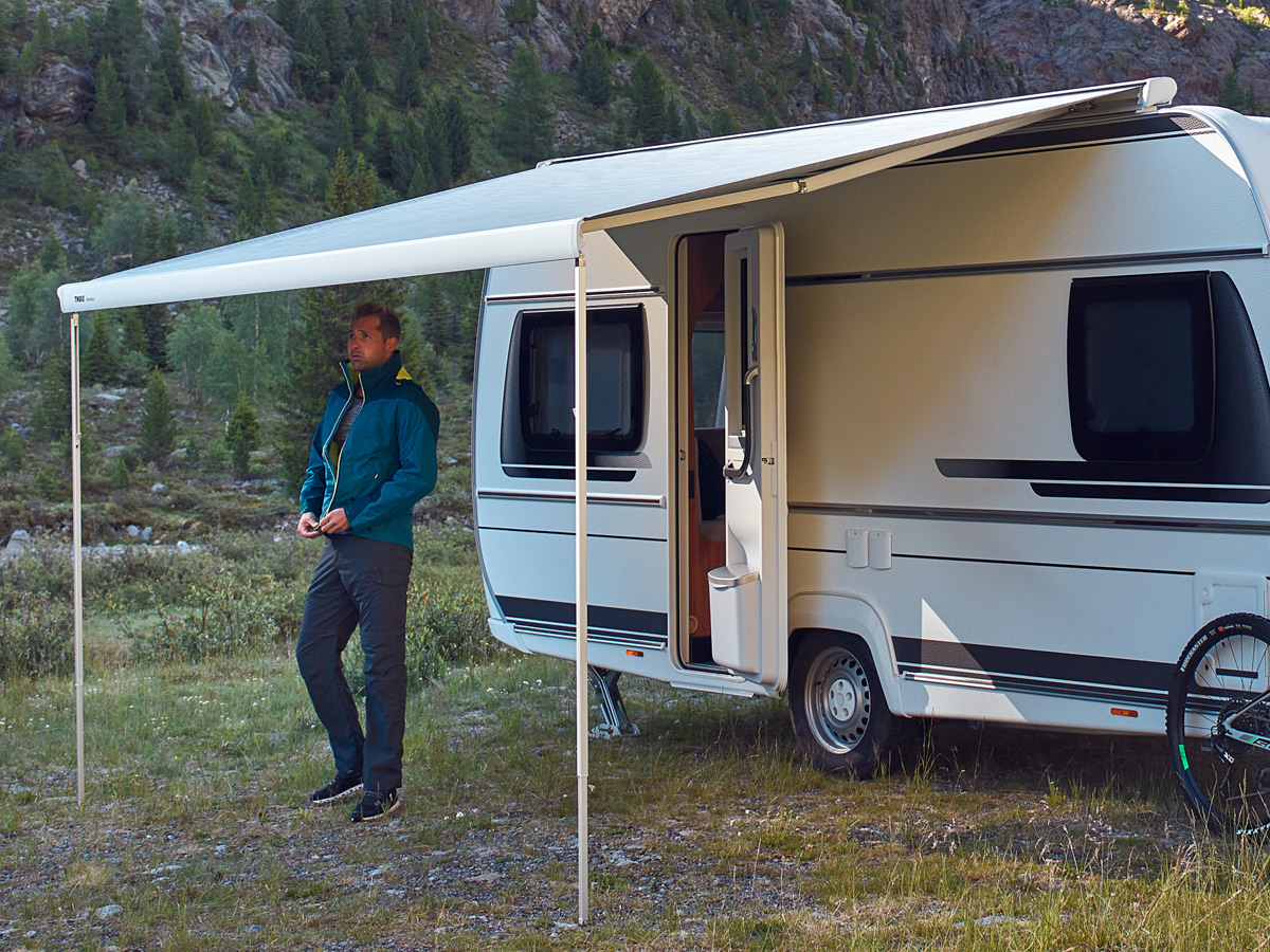 Thule Omnistor 6300 325 alu Sapphire Blue cassetteluifel