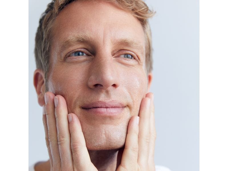 NIVEA MEN Rasierschaum Sensitive Mini 50 ml Milder Rasierschaum für empfindliche Haut