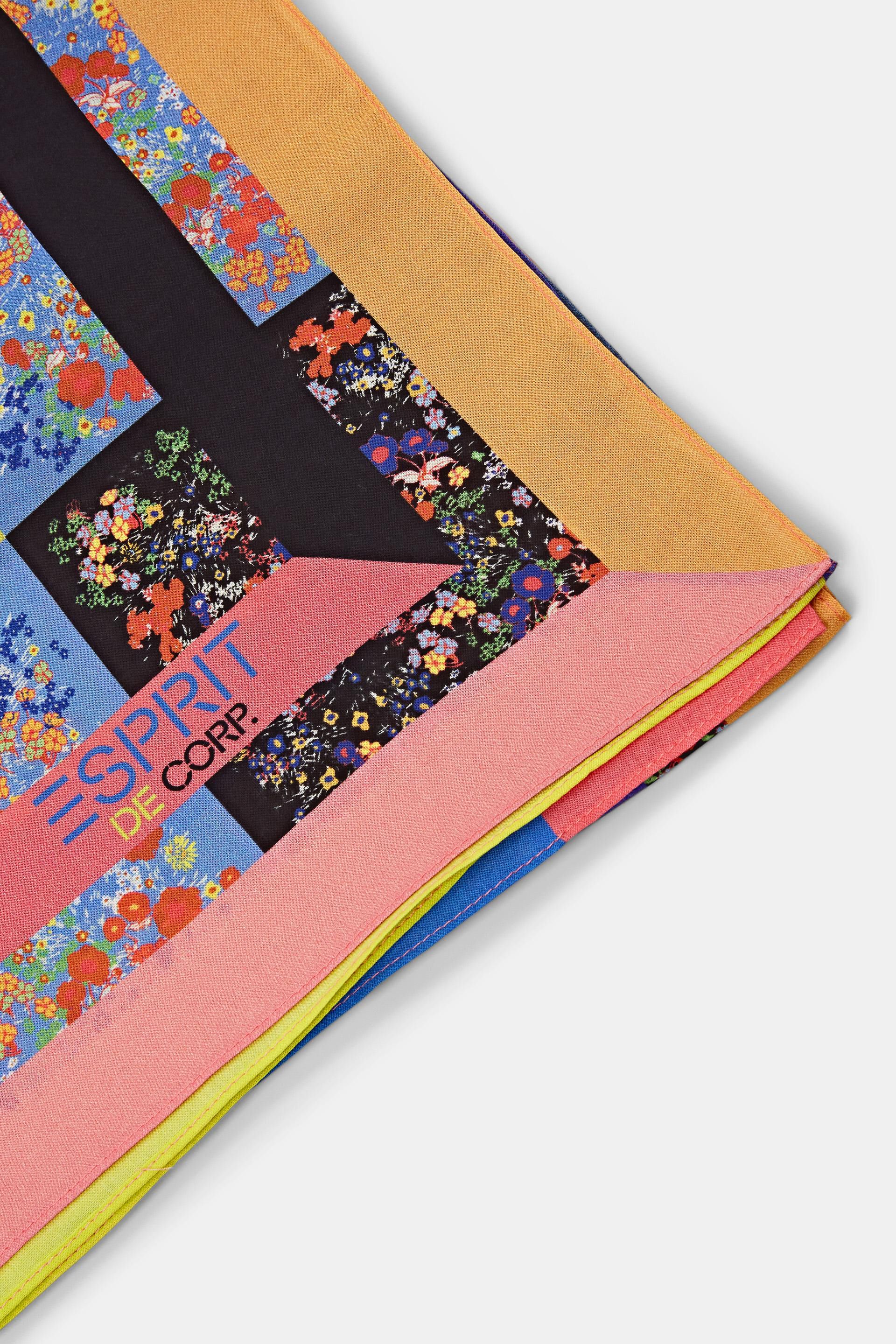 Foulard carré animé d’un motif floral multicolore
