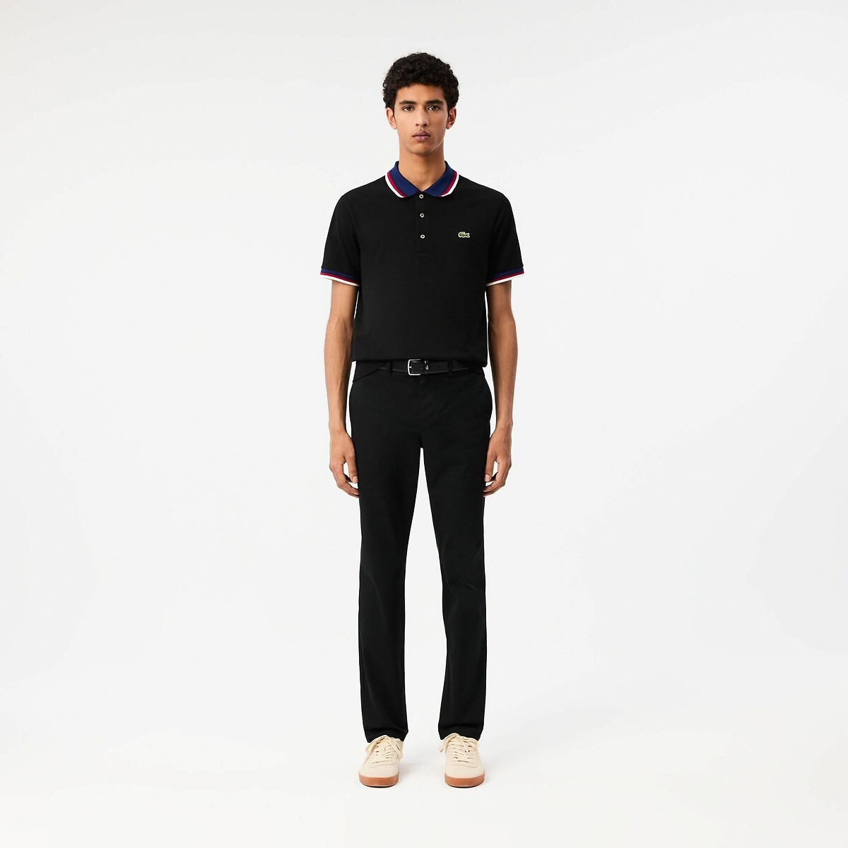 LACOSTE<br>Calça chino, corte slim, algodão elástico