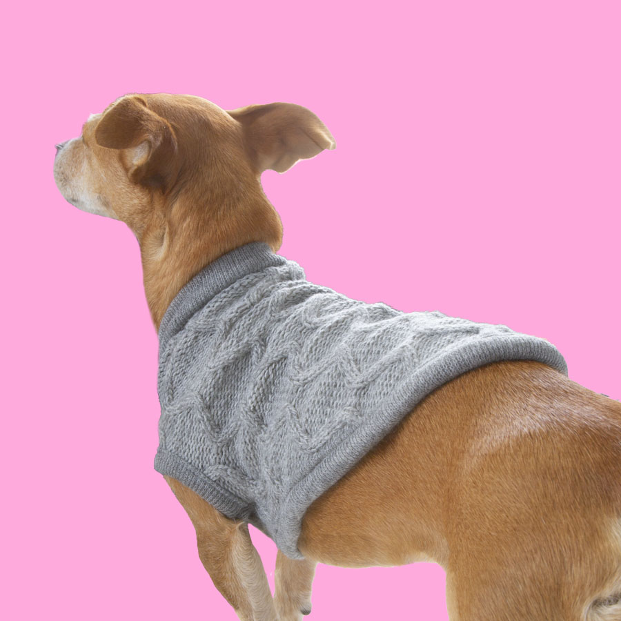 Camisa de malha cinza com padrão de diamante da Outech para cães.