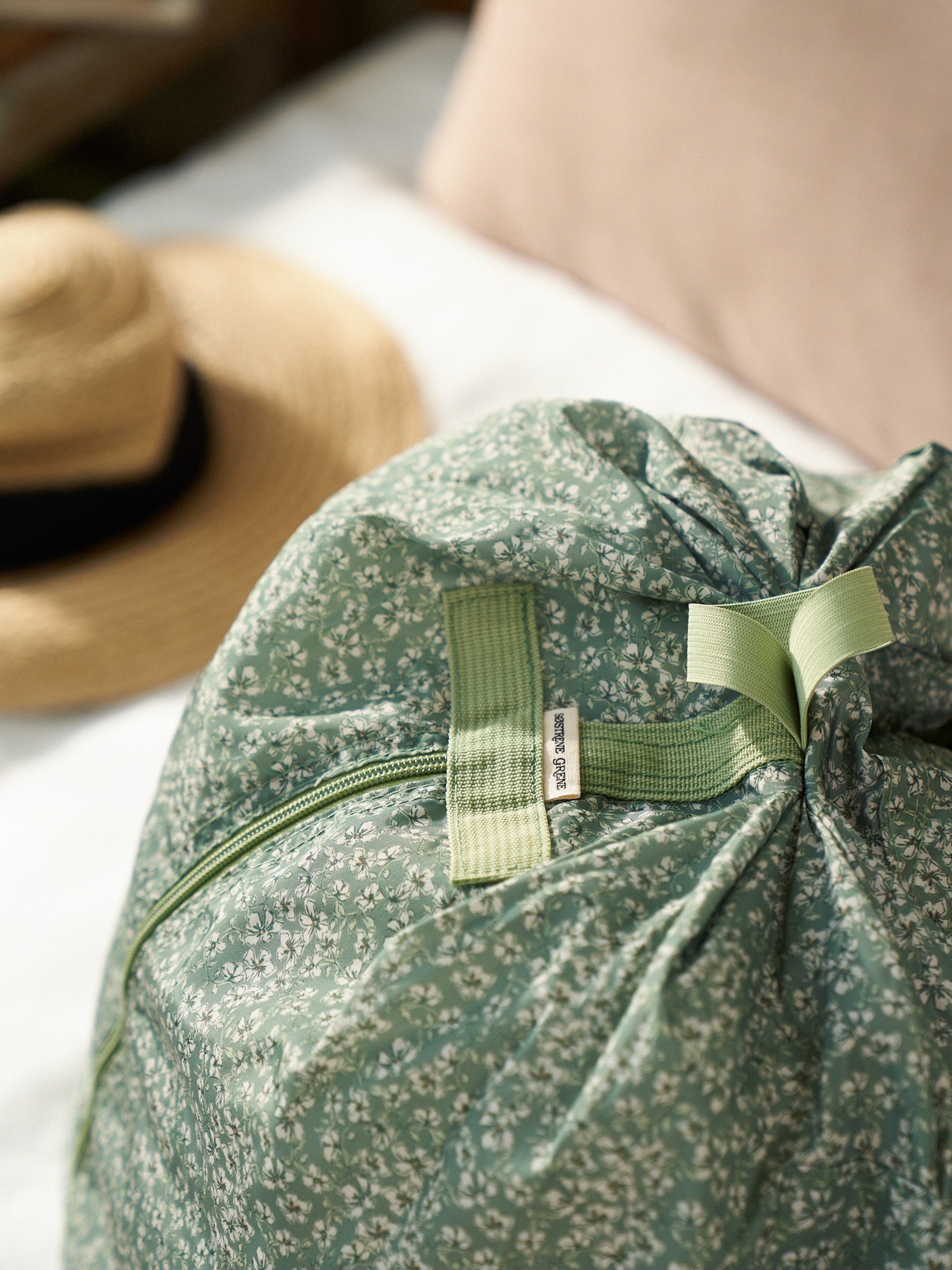 Sammenfoldelig rygsæk | Polyester. 33 x 42 x 22/15 x 10 cm.  | Moss Green