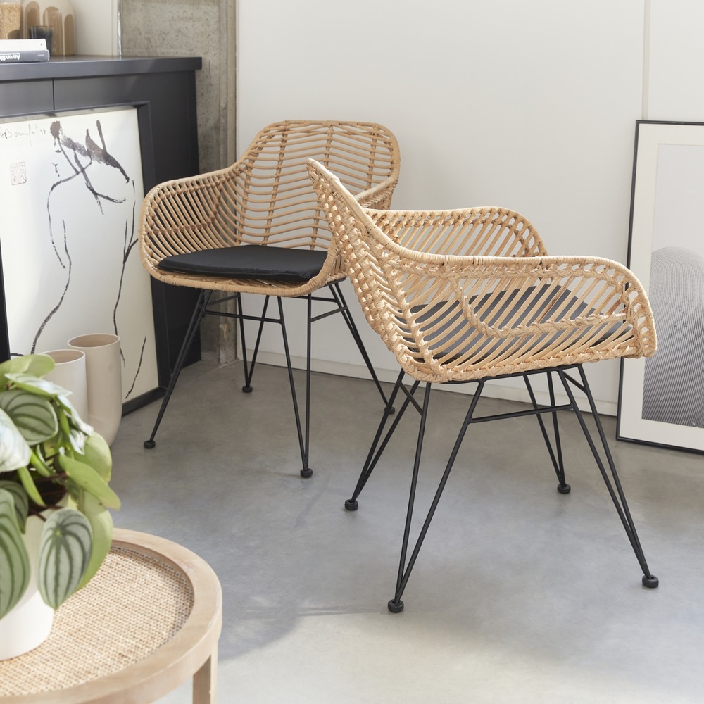 Lot de 2 fauteuils en rotin naturel et métal. Coussin noir - cahya