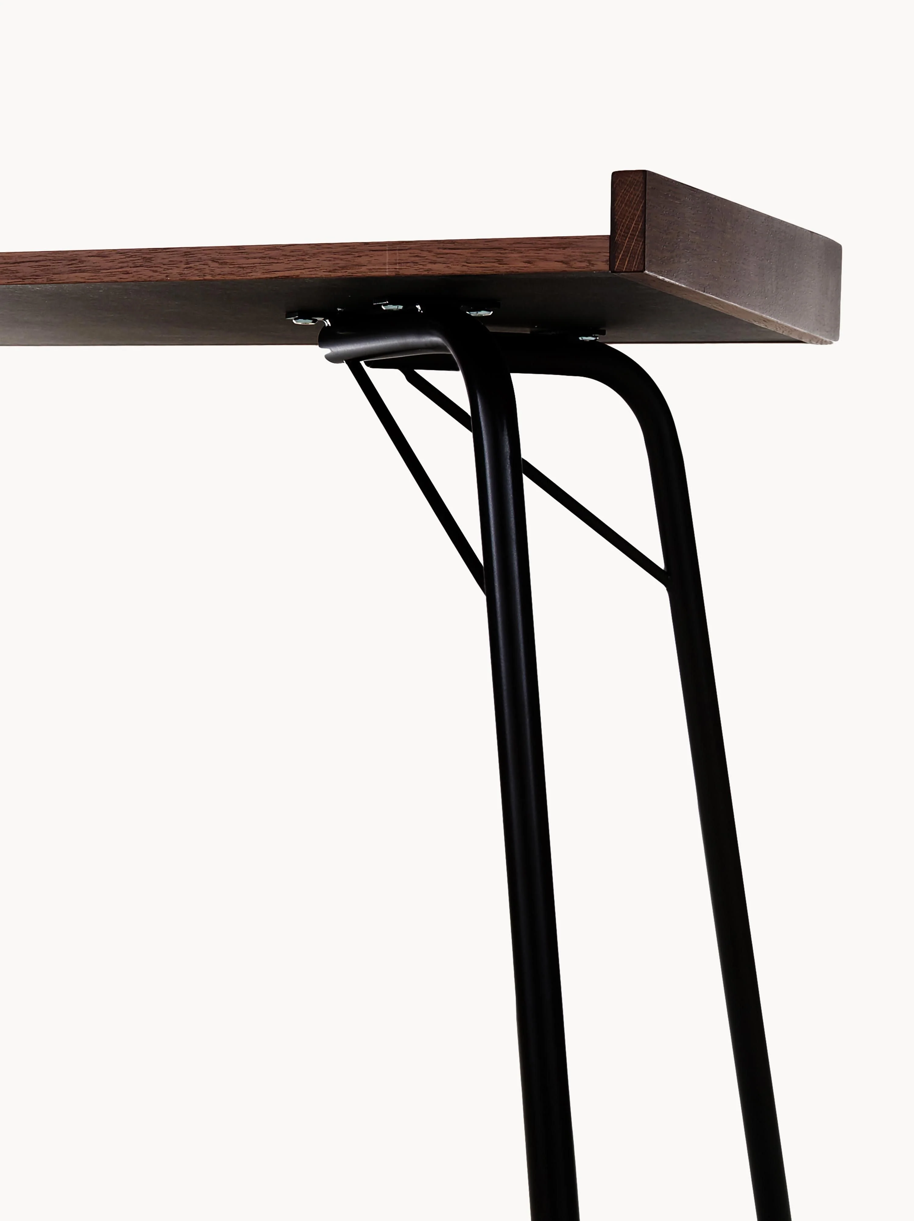 Bureau Rayburn met walnoothoutfineer