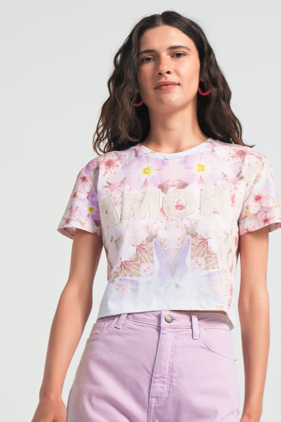 T-shirt floral et patch