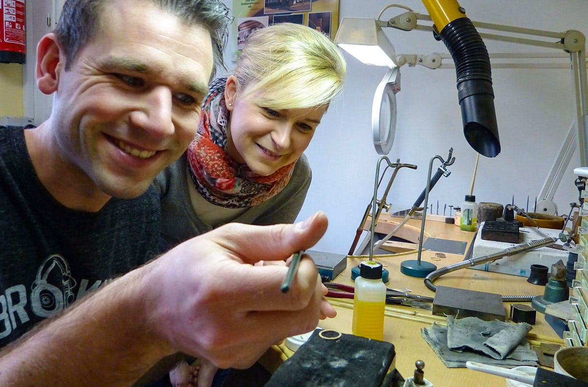 Trauringe in Grimma selber schmieden als Geschenk