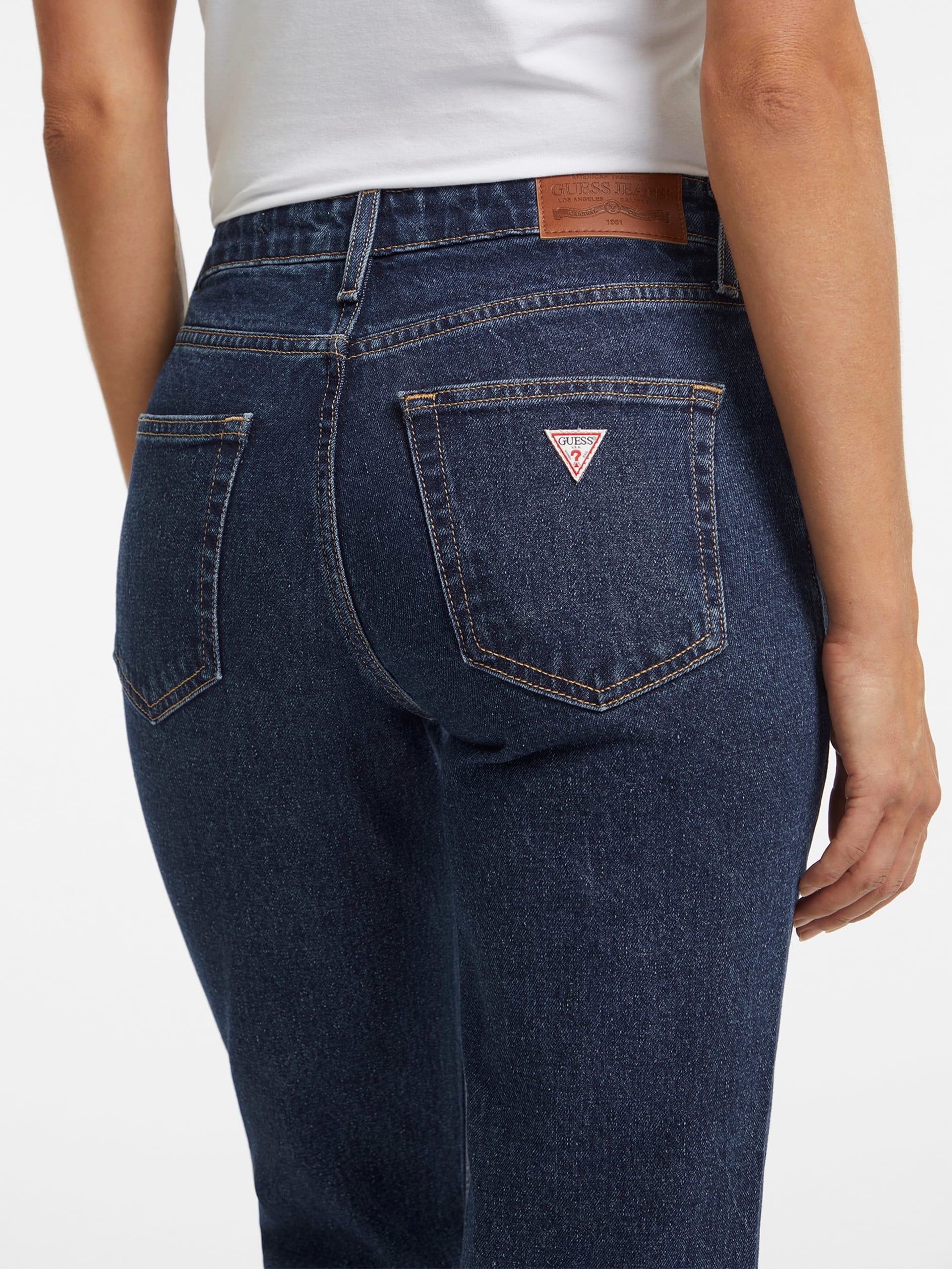 Calça jeans reta de cintura média G08