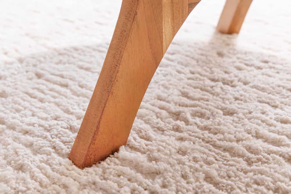 Massivholz Couchtisch ARCHITECTURE 70cm natur honey finish Akazie dreieckig