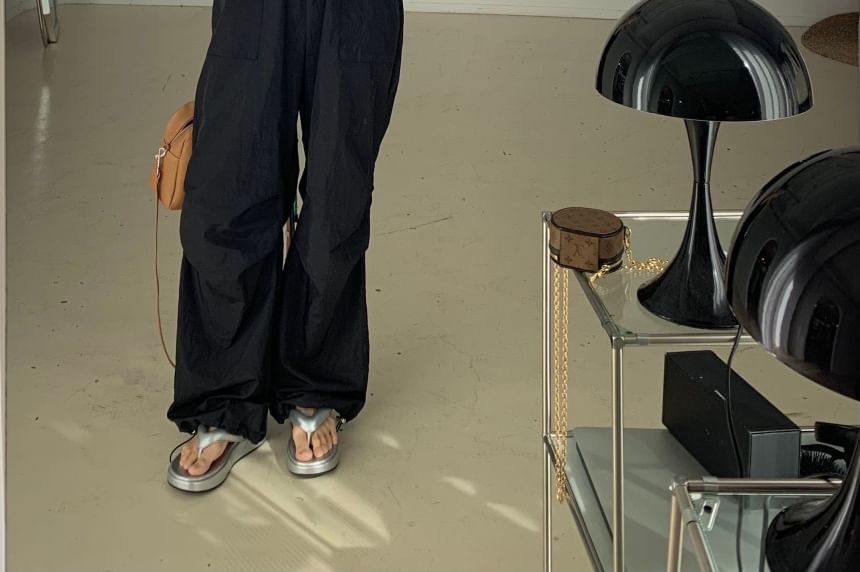 Coris - Spaghettibandjes, effen jumpsuit met open rug en strikbandjes