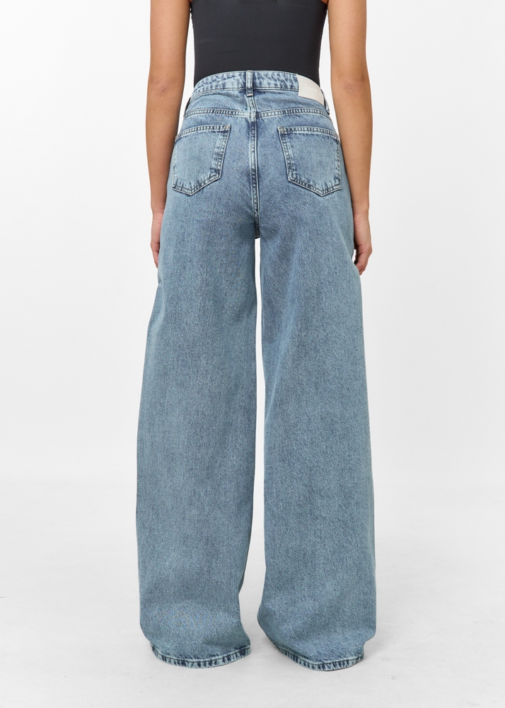 Birthe strass jeans lichtblauw