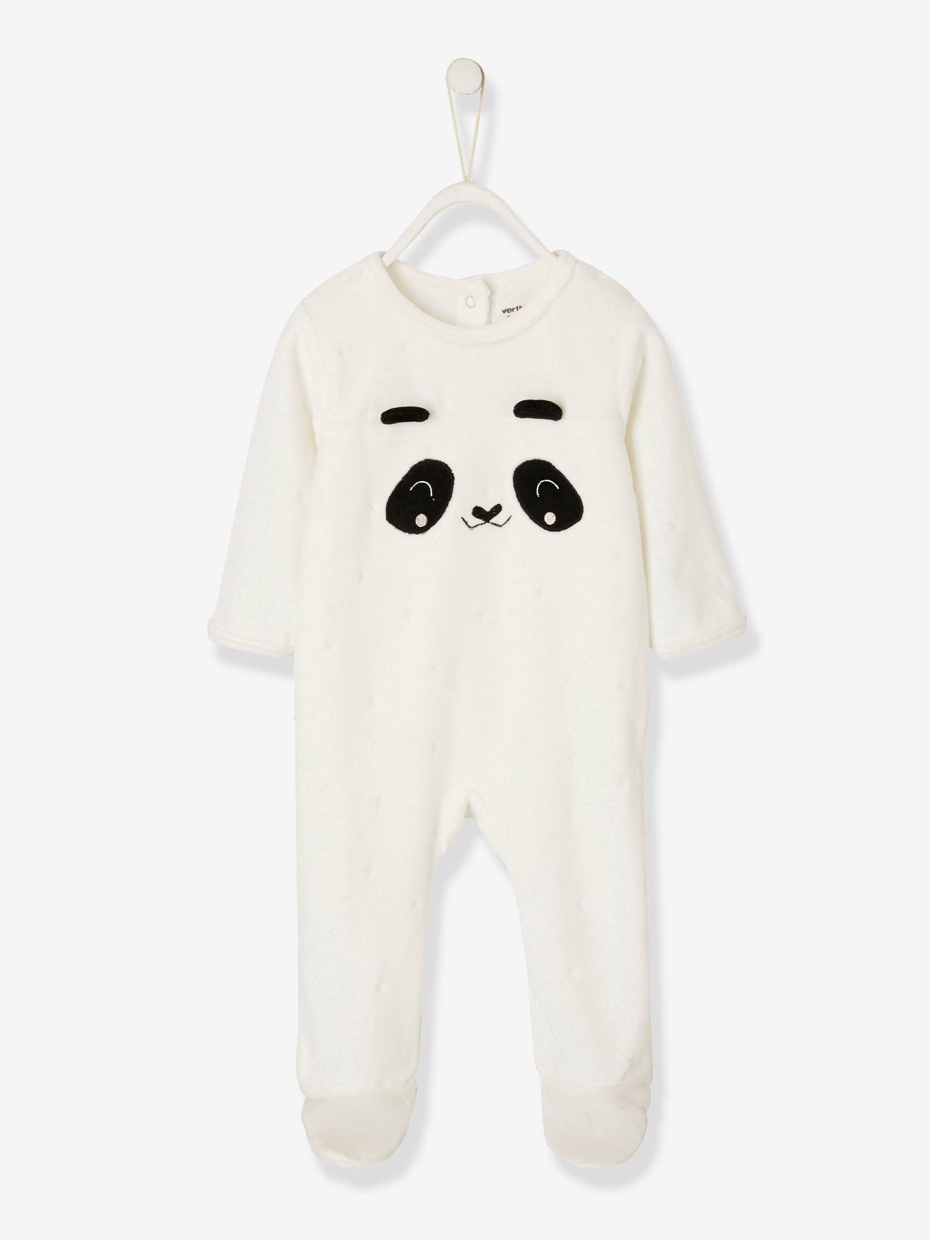 Pijama de veludo para bebê com botões de pressão nas costas, branco claro liso com estampas.
