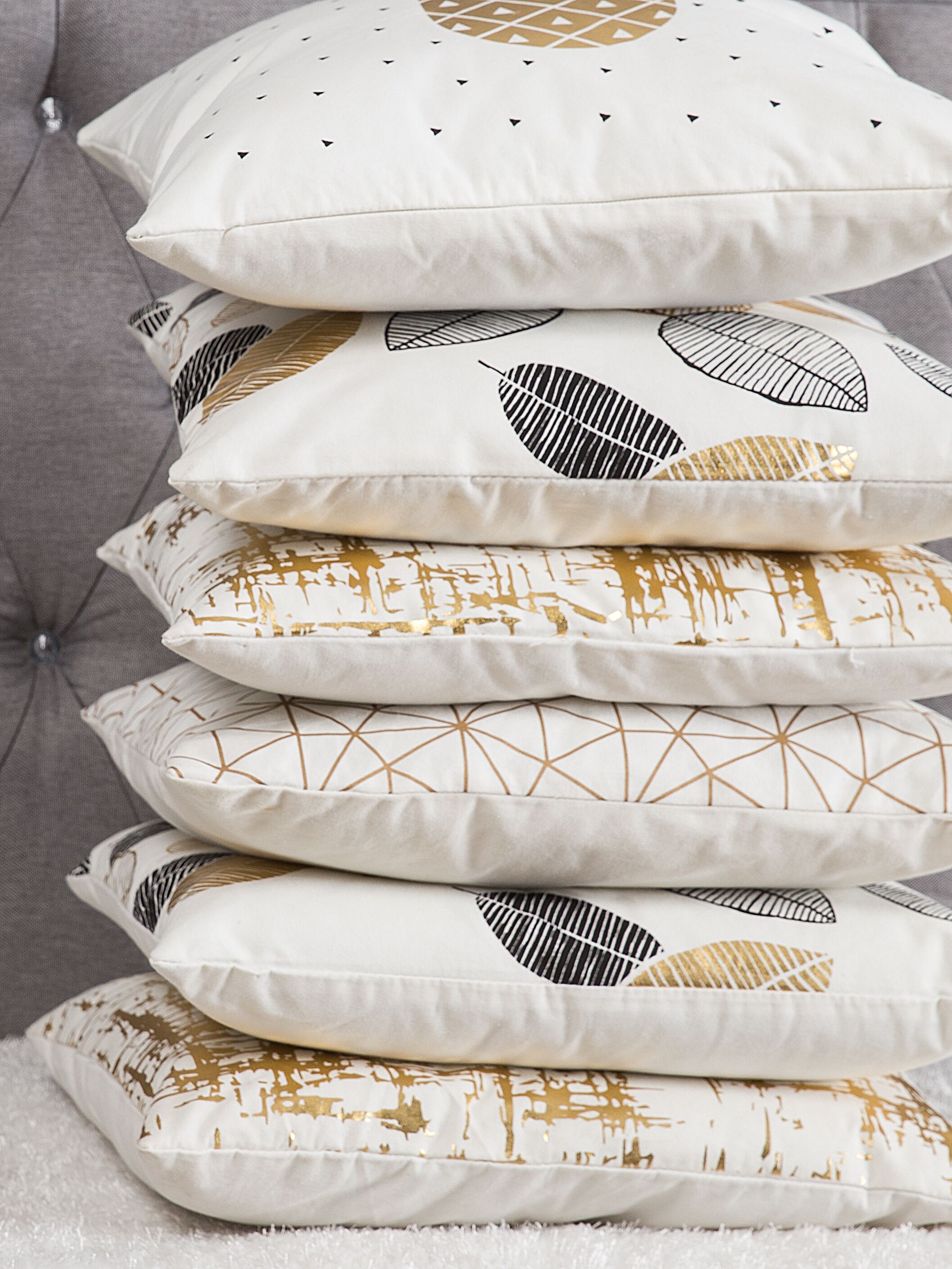 Set van 2 sierkussens YASMIN Katoen 45 x 45 cm Wit Goud Zwart bladpatroon