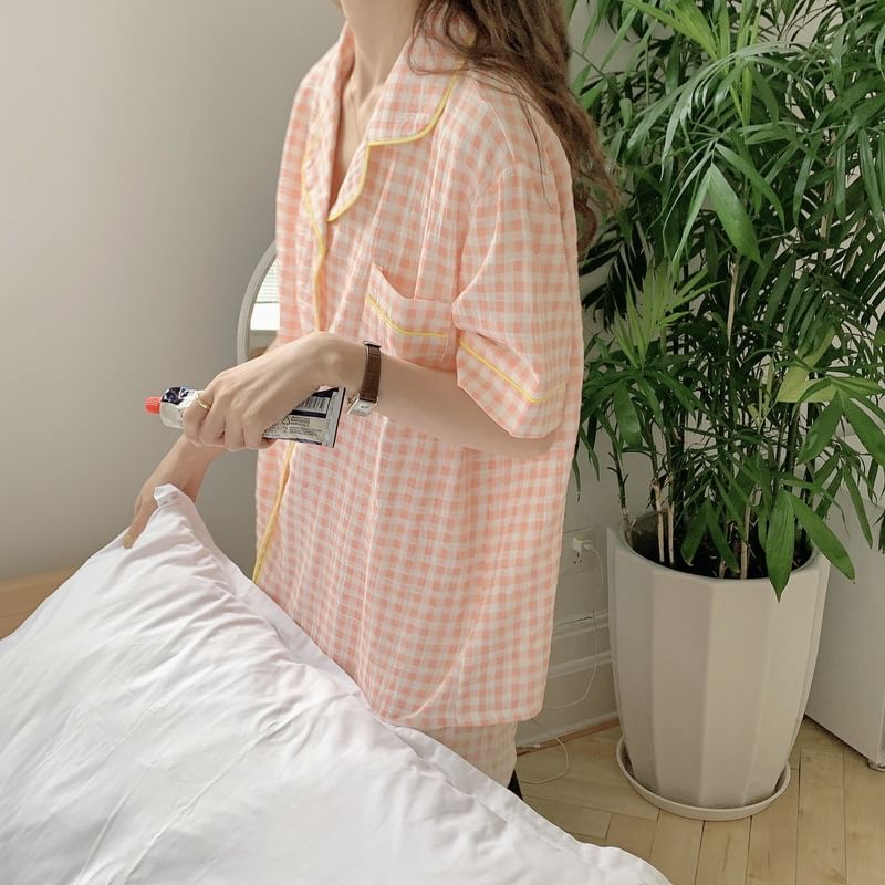 Gecko - Pyjamaset: Shirt met korte mouwen en ruitmotief + korte broek