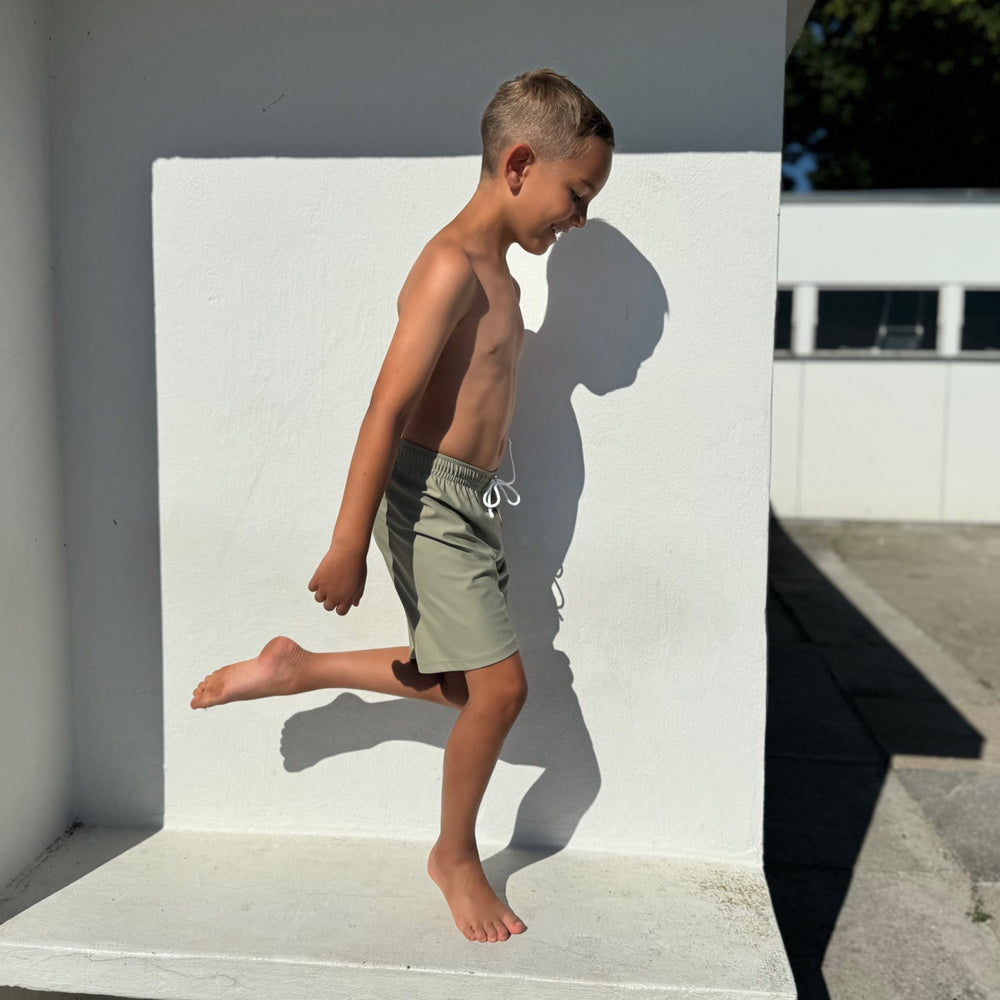 Køb Petit Crabe Olive Alex Badeshorts