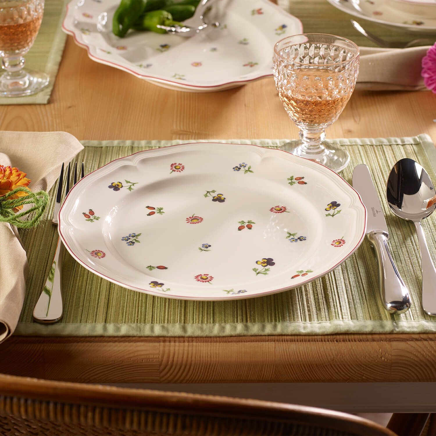 Petite Fleur Dinner plate White, 10.6'', Premium Porcelain