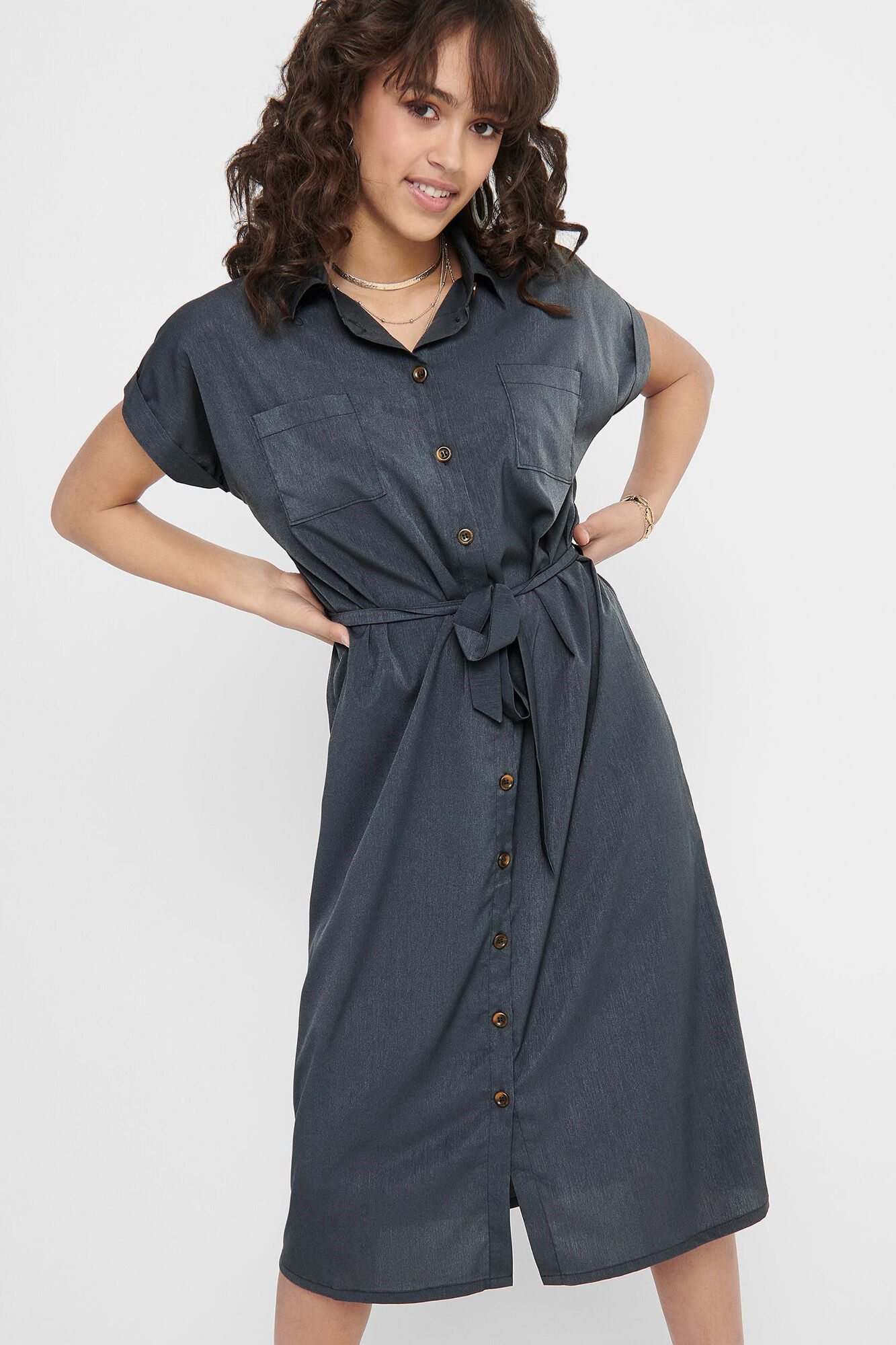 Vestido midi estilo camisa