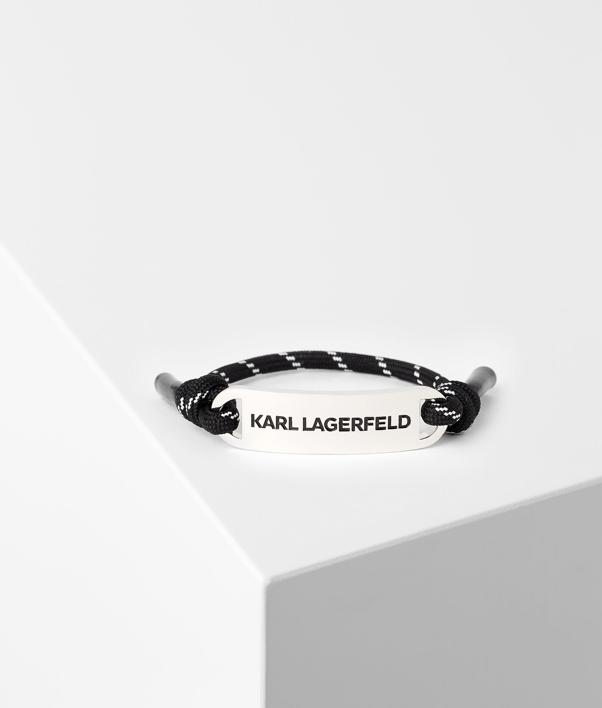 BRACELET ENTRELACÉ À BRELOQUE PLAQUE K/ESSENTIAL