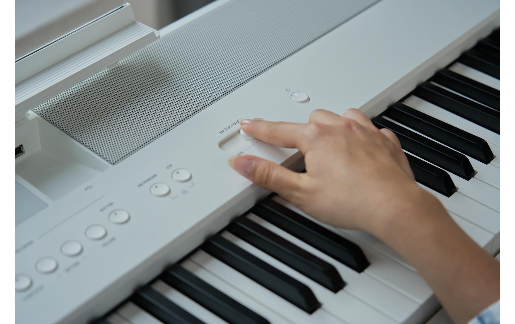 E-Piano ES-520 – Weiss<br>Digitalpiano mit Bluetooth-MIDI-Konnektivität und integrierten Lern- und Aufnahmefunktionen