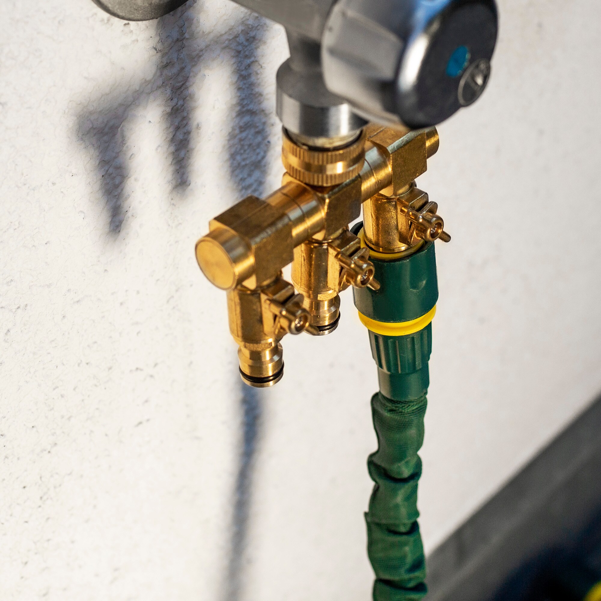 UPP Wasserverteiler 3 Wege für 1/2' + 3/4' / Wasserhahnanschluss /Wasserhahnstecker