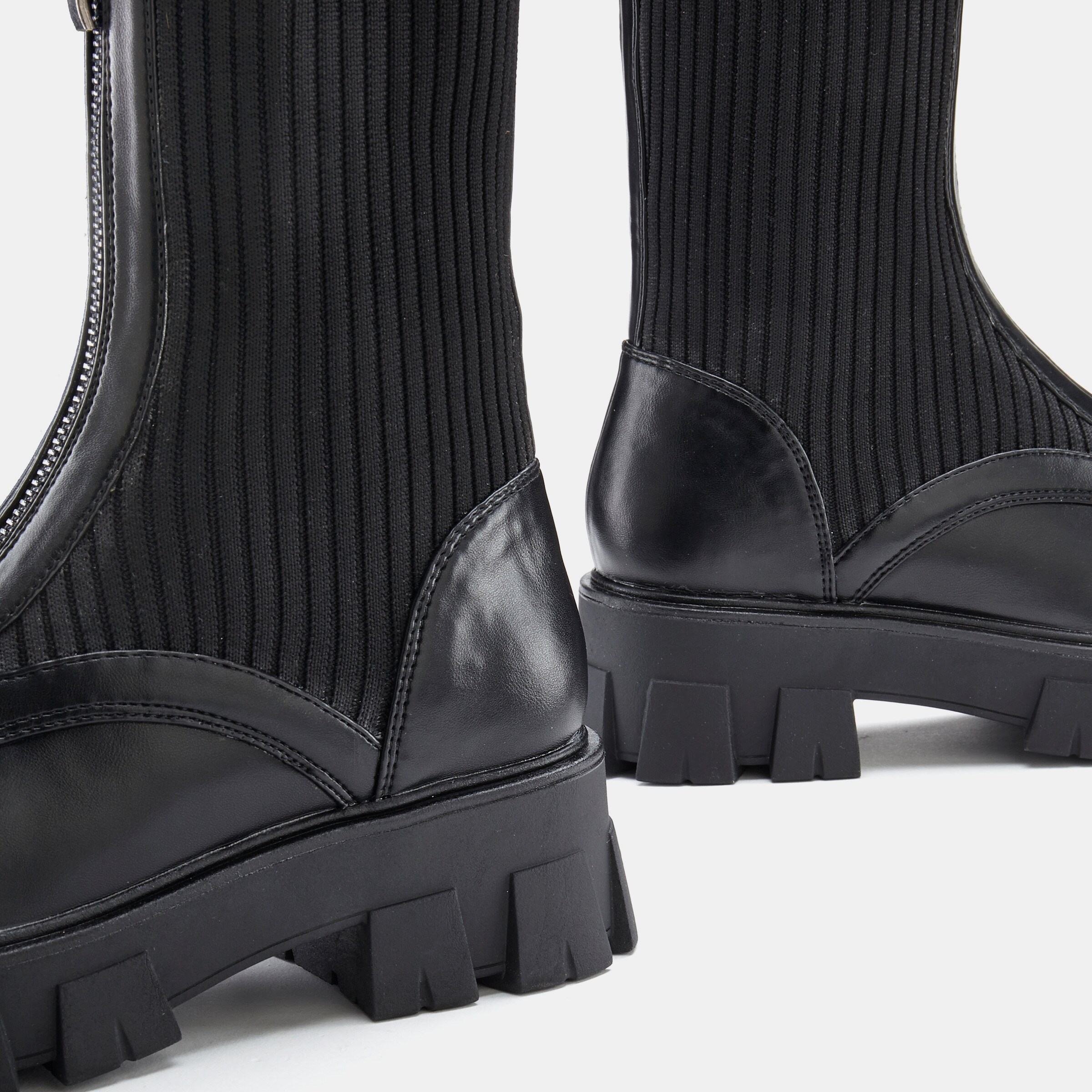 Reißverschlussstiefel