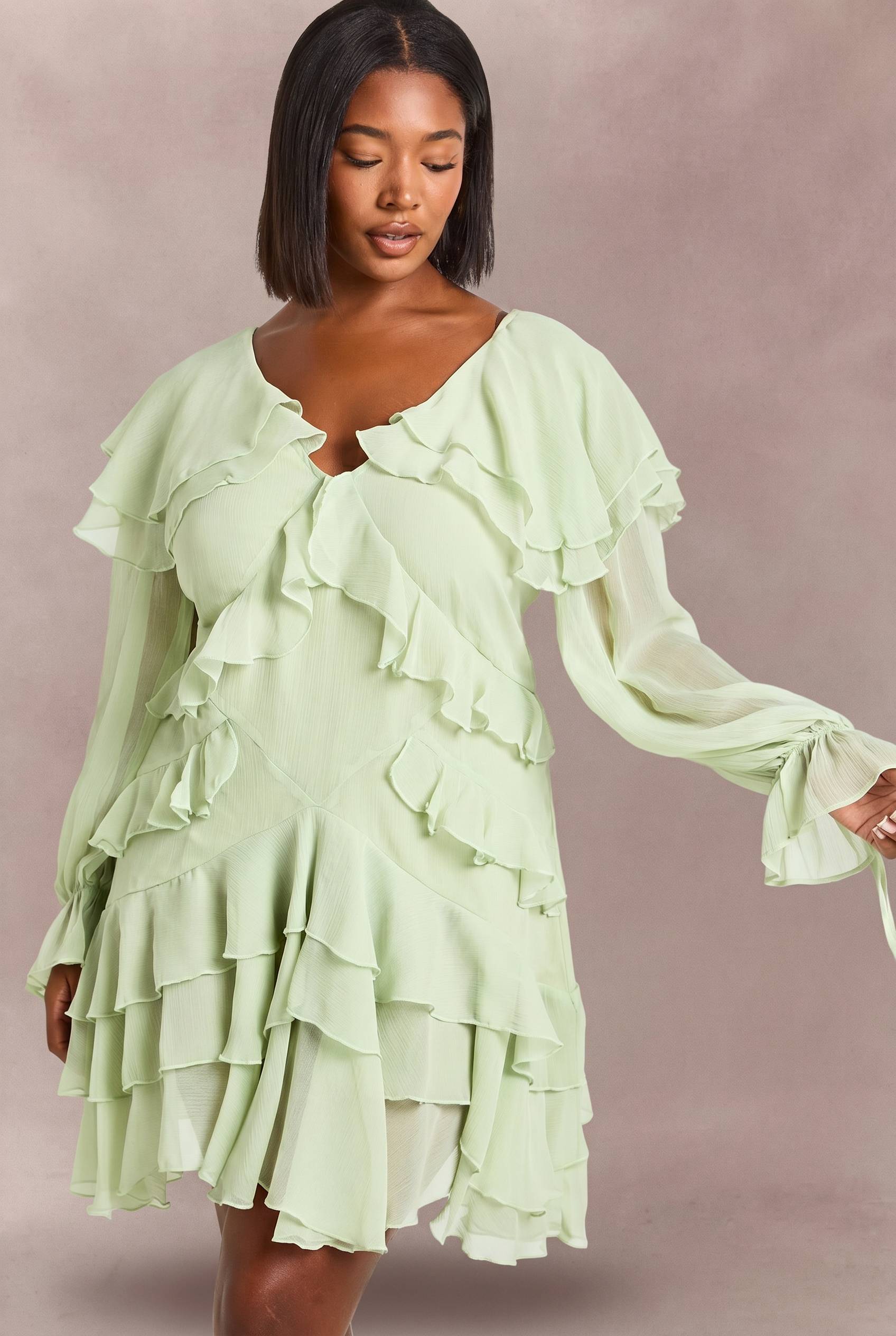 boohoo Robe Mini En Mousseline À Volants Grande Taille