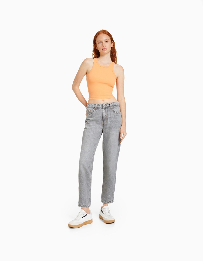 calça jeans de mãe