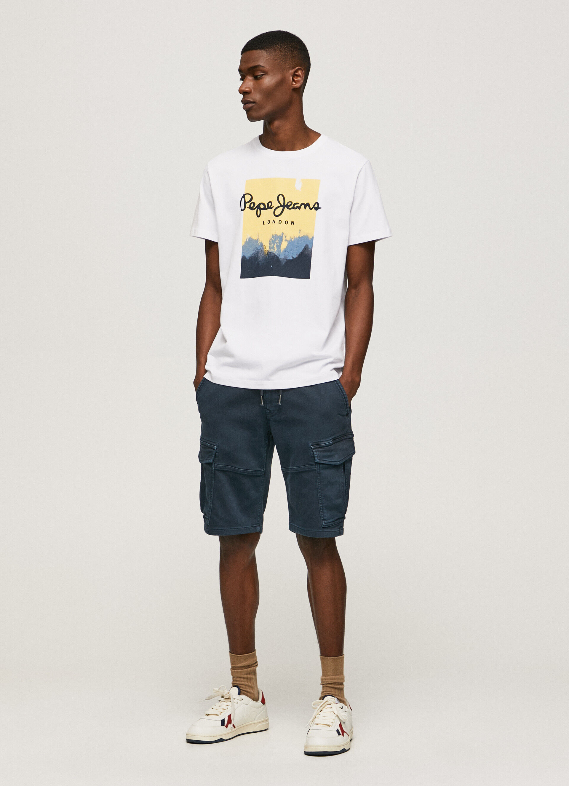 CAMISETA COM LOGOTIPO ESTAMPADO - branca