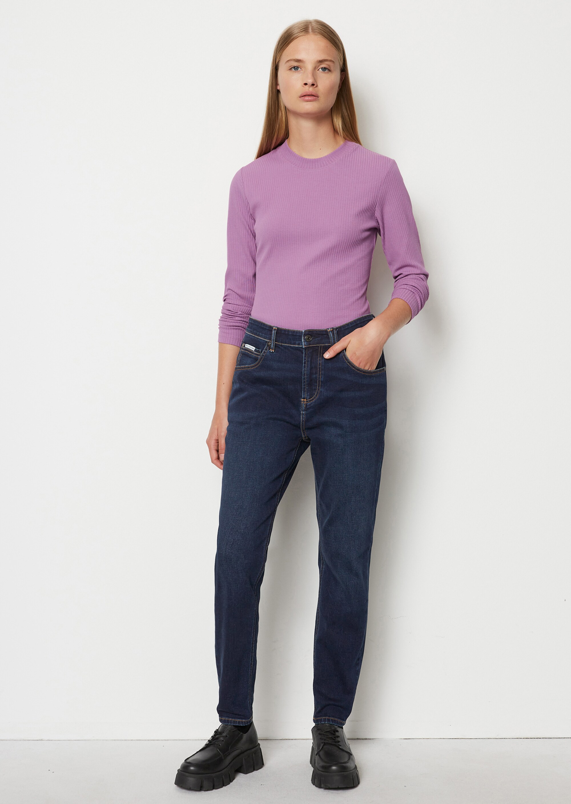 Geripptes Rundhals-Longsleeve regularaus Organic Cotton-Jersey