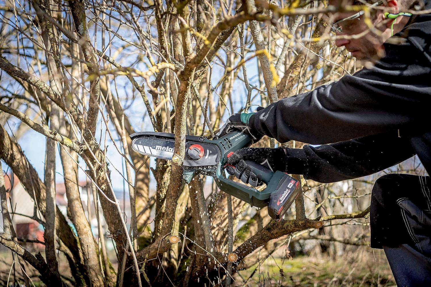 metabo Akku-Gehölzsäge MS 18 LTX 15-18V, 15 cm Schwertlänge - Ideal für Baumschnitt und Grünschnitt, hohe Kettengeschwindigkeit - Leicht und handlich